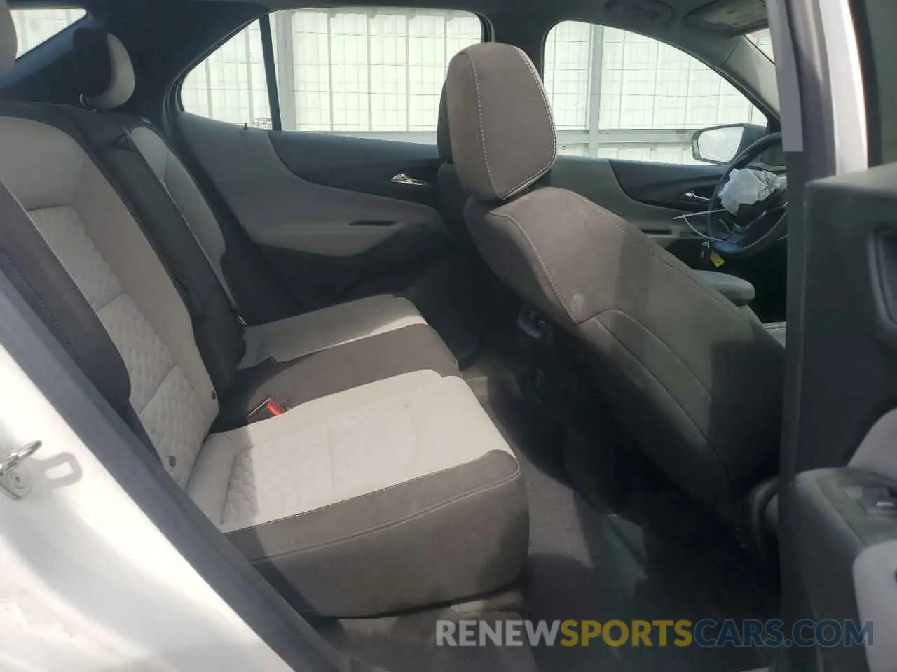 11 Photograph of a damaged car 3GNAXHEV5LS547546 CHEVROLET EQUINOX 2020