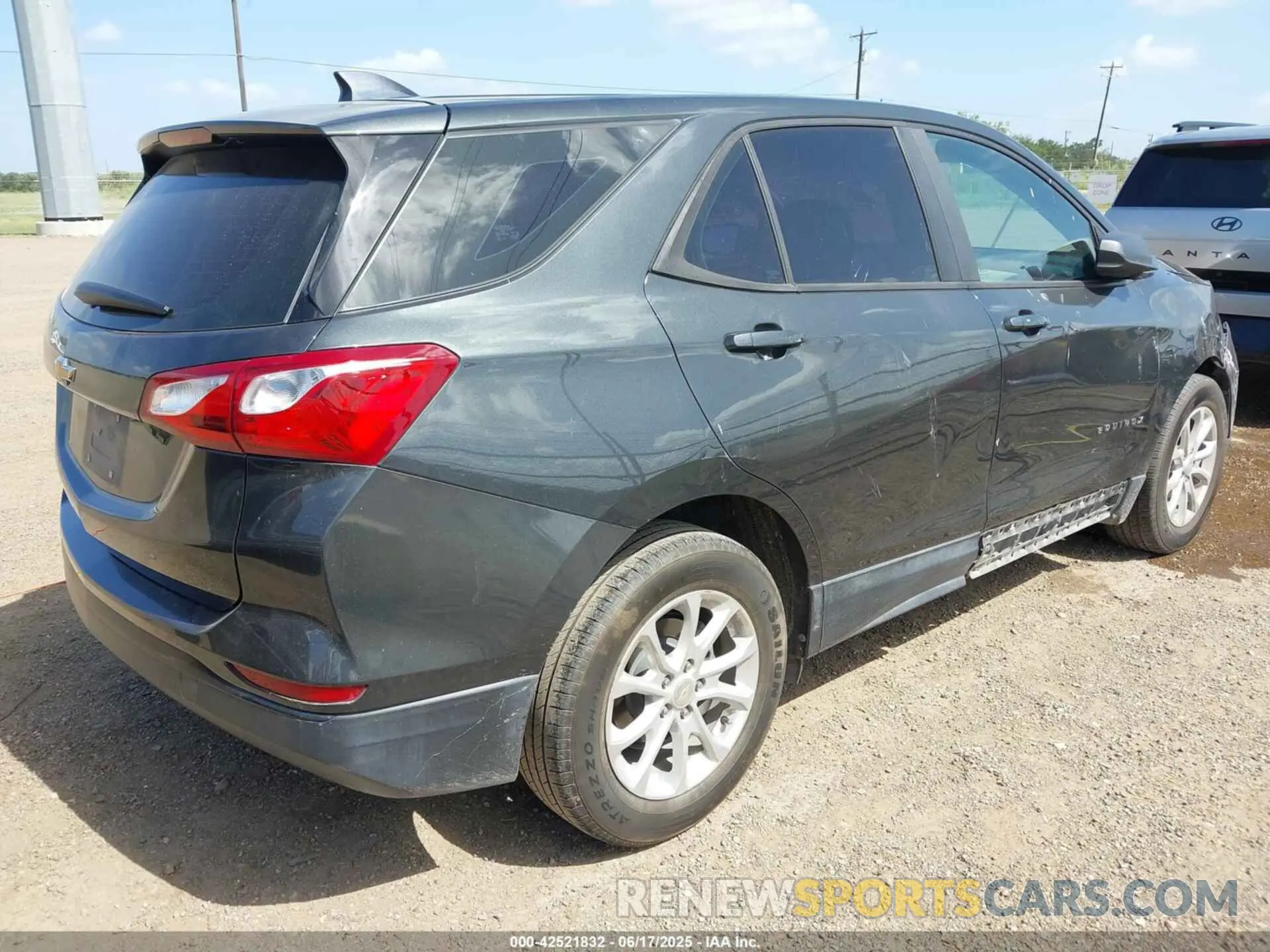4 Photograph of a damaged car 3GNAXHEV5LS548146 CHEVROLET EQUINOX 2020
