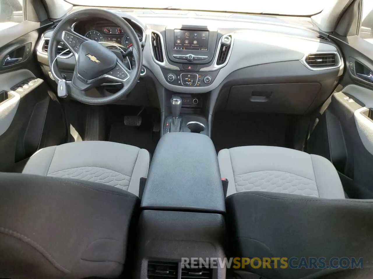8 Фотография поврежденного автомобиля 3GNAXHEV5LS702547 CHEVROLET EQUINOX 2020