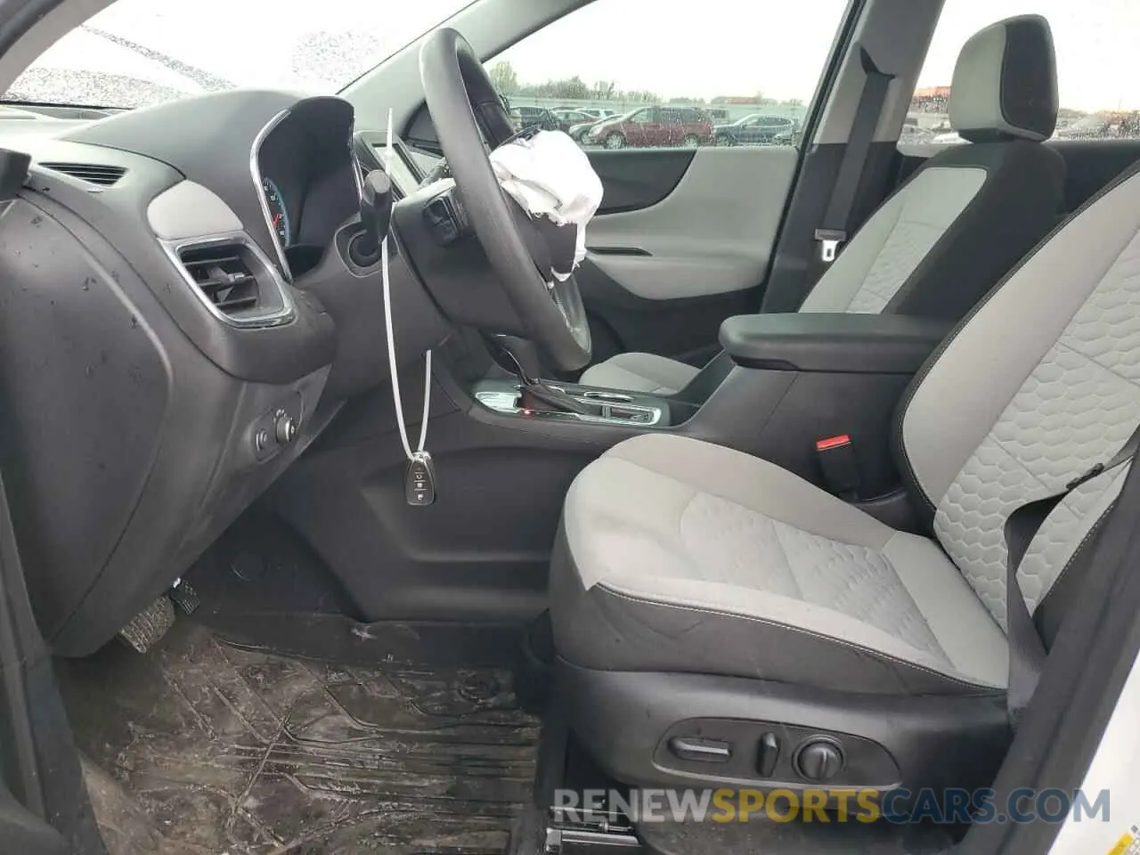 7 Фотография поврежденного автомобиля 3GNAXHEV5LS732423 CHEVROLET EQUINOX 2020