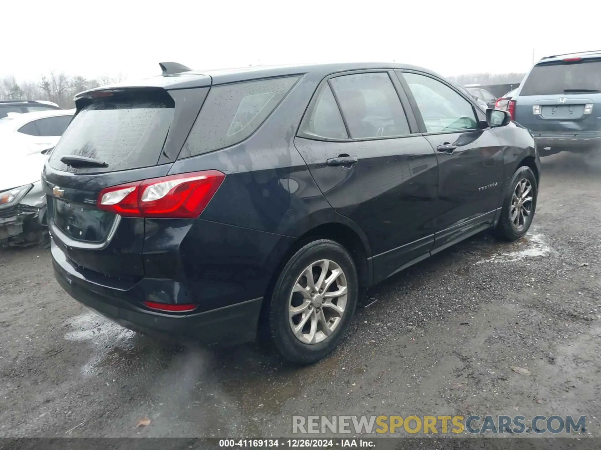 4 Photograph of a damaged car 3GNAXHEV5LS733328 CHEVROLET EQUINOX 2020