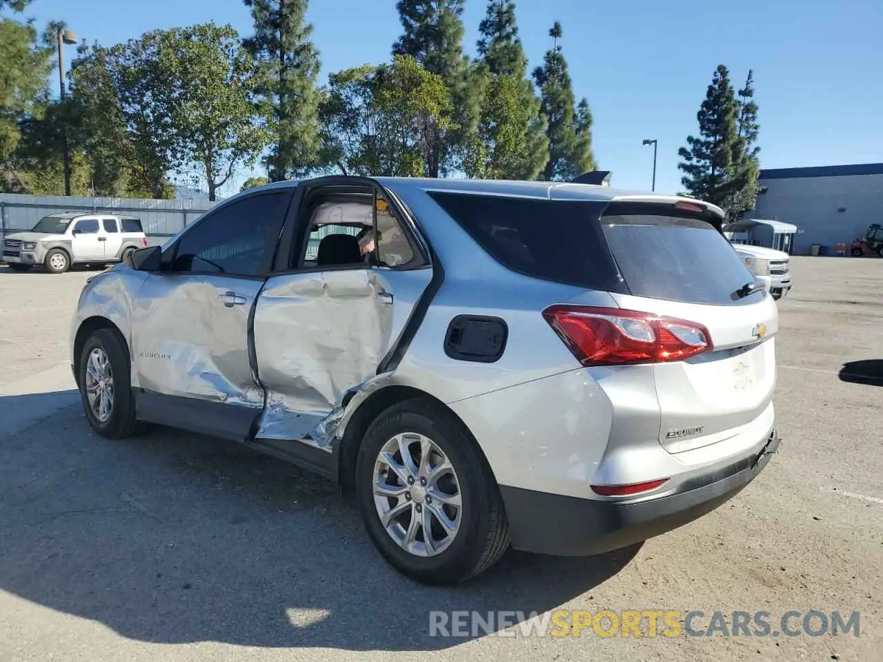 2 Фотография поврежденного автомобиля 3GNAXHEV5LS736925 CHEVROLET EQUINOX 2020
