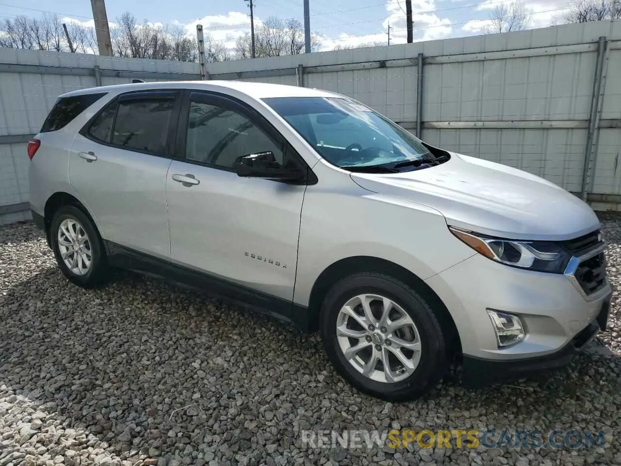 4 Photograph of a damaged car 3GNAXHEV6LS565070 CHEVROLET EQUINOX 2020