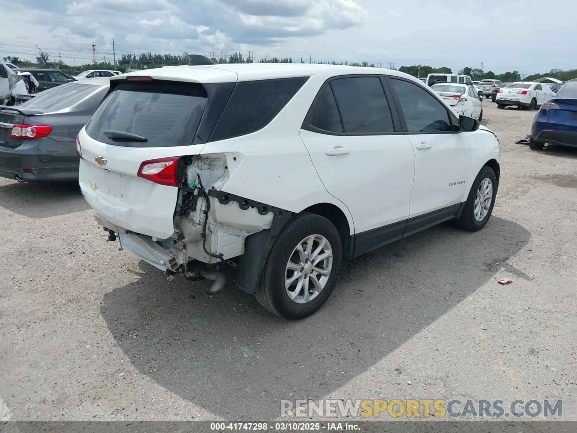 4 Фотография поврежденного автомобиля 3GNAXHEV6LS627857 CHEVROLET EQUINOX 2020