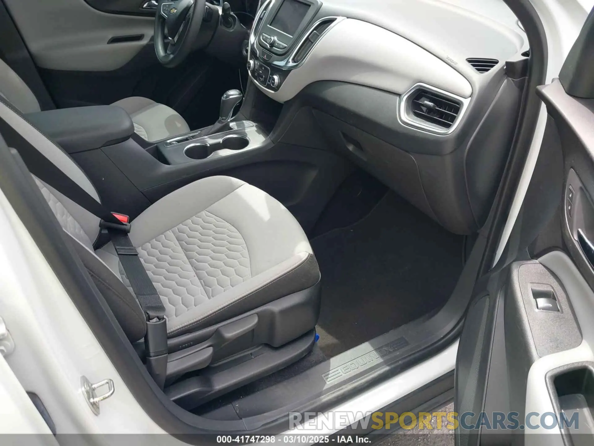 5 Фотография поврежденного автомобиля 3GNAXHEV6LS627857 CHEVROLET EQUINOX 2020