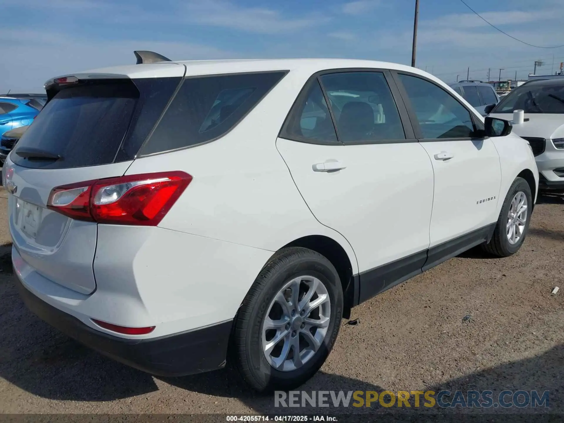 4 Photograph of a damaged car 3GNAXHEV6LS628216 CHEVROLET EQUINOX 2020