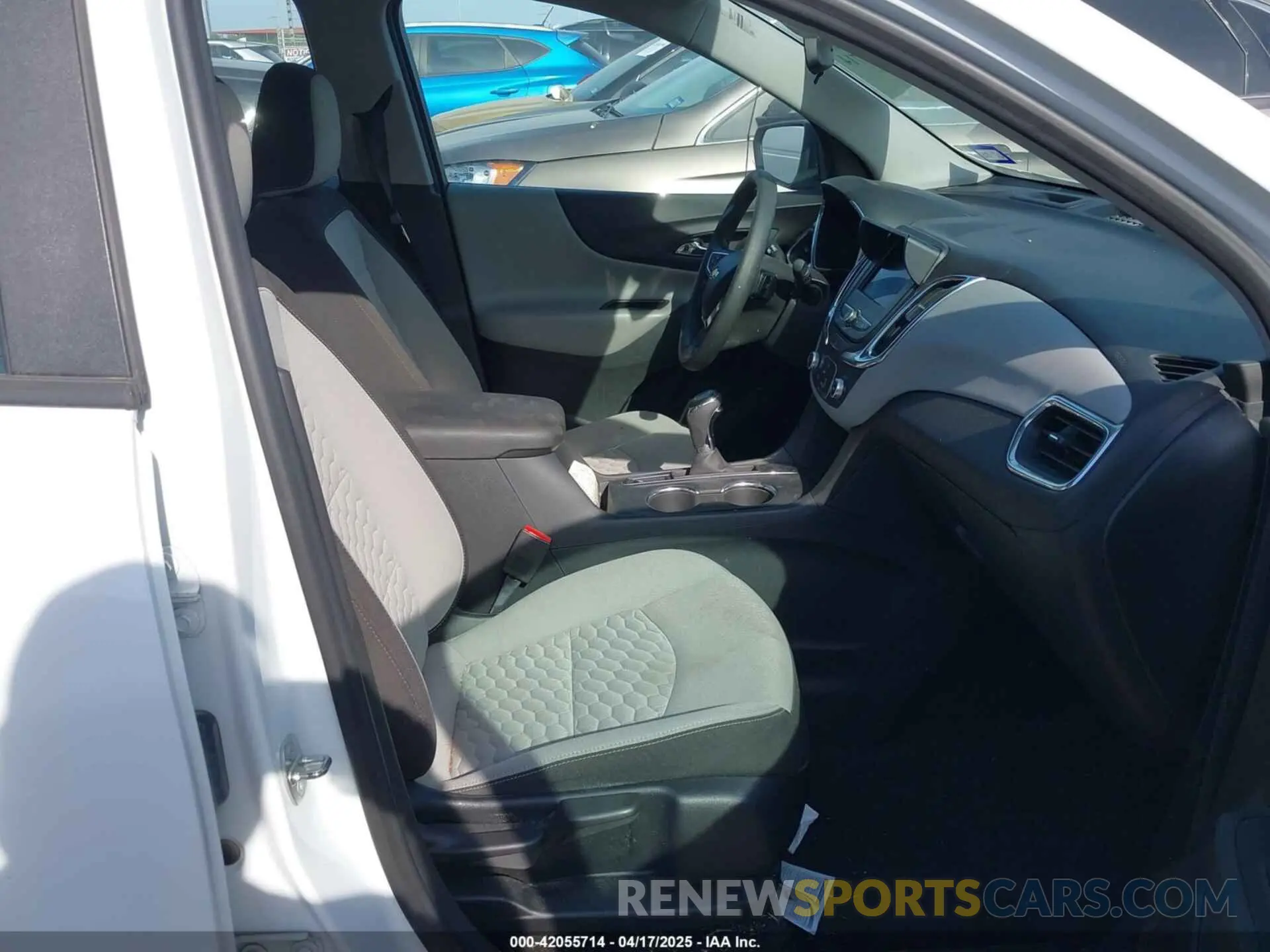5 Photograph of a damaged car 3GNAXHEV6LS628216 CHEVROLET EQUINOX 2020