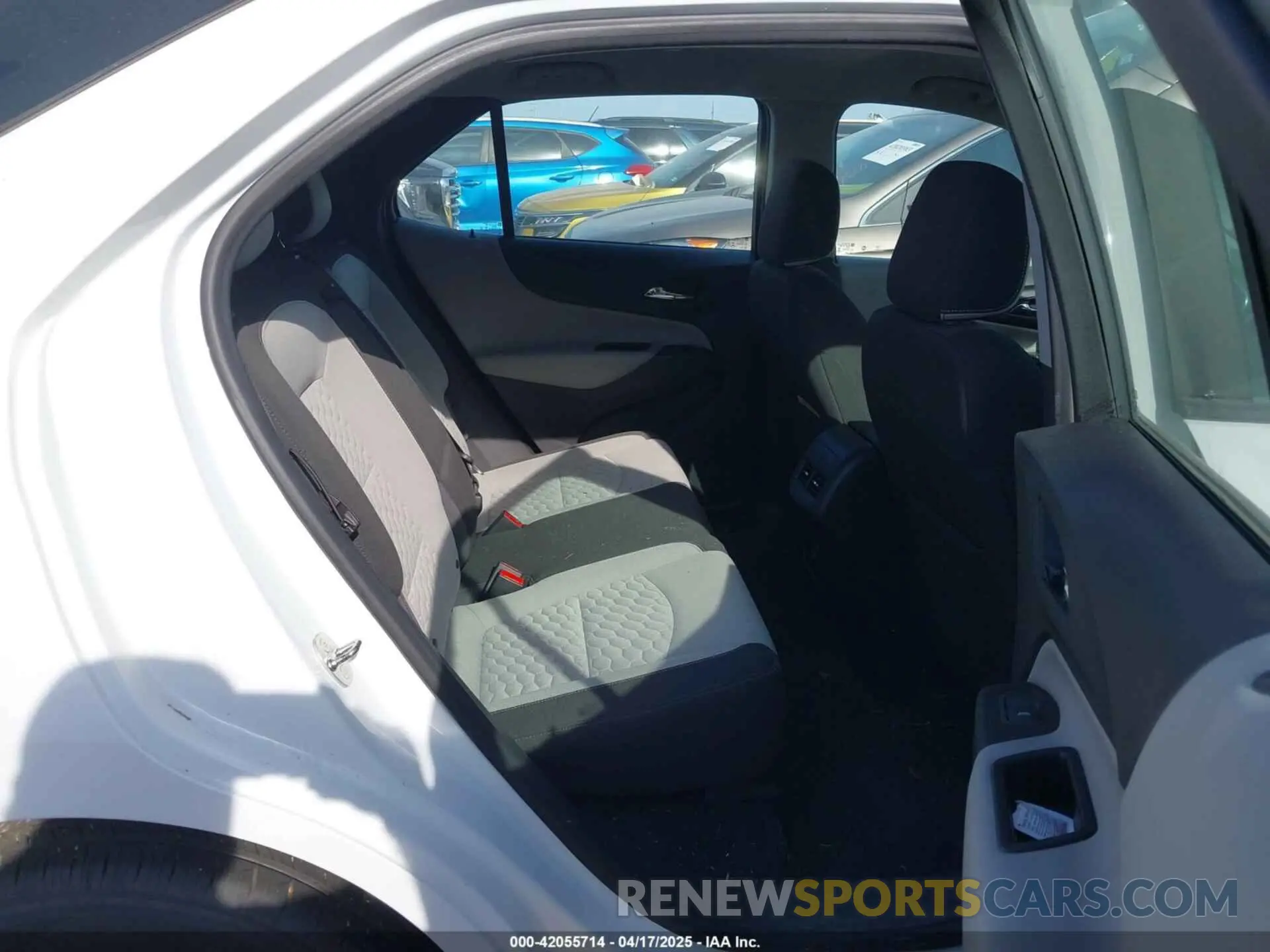 8 Photograph of a damaged car 3GNAXHEV6LS628216 CHEVROLET EQUINOX 2020