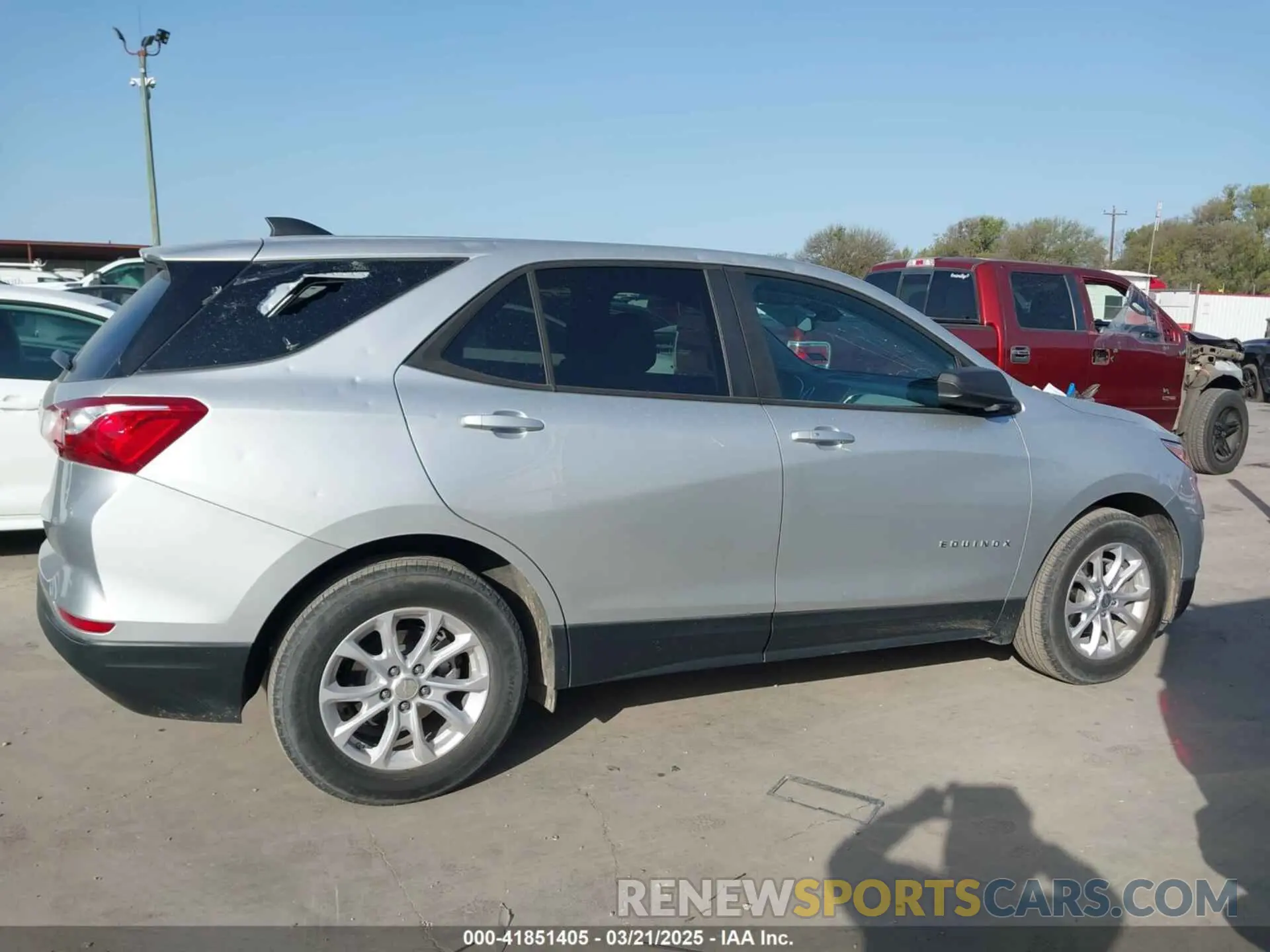13 Фотография поврежденного автомобиля 3GNAXHEV6LS633156 CHEVROLET EQUINOX 2020