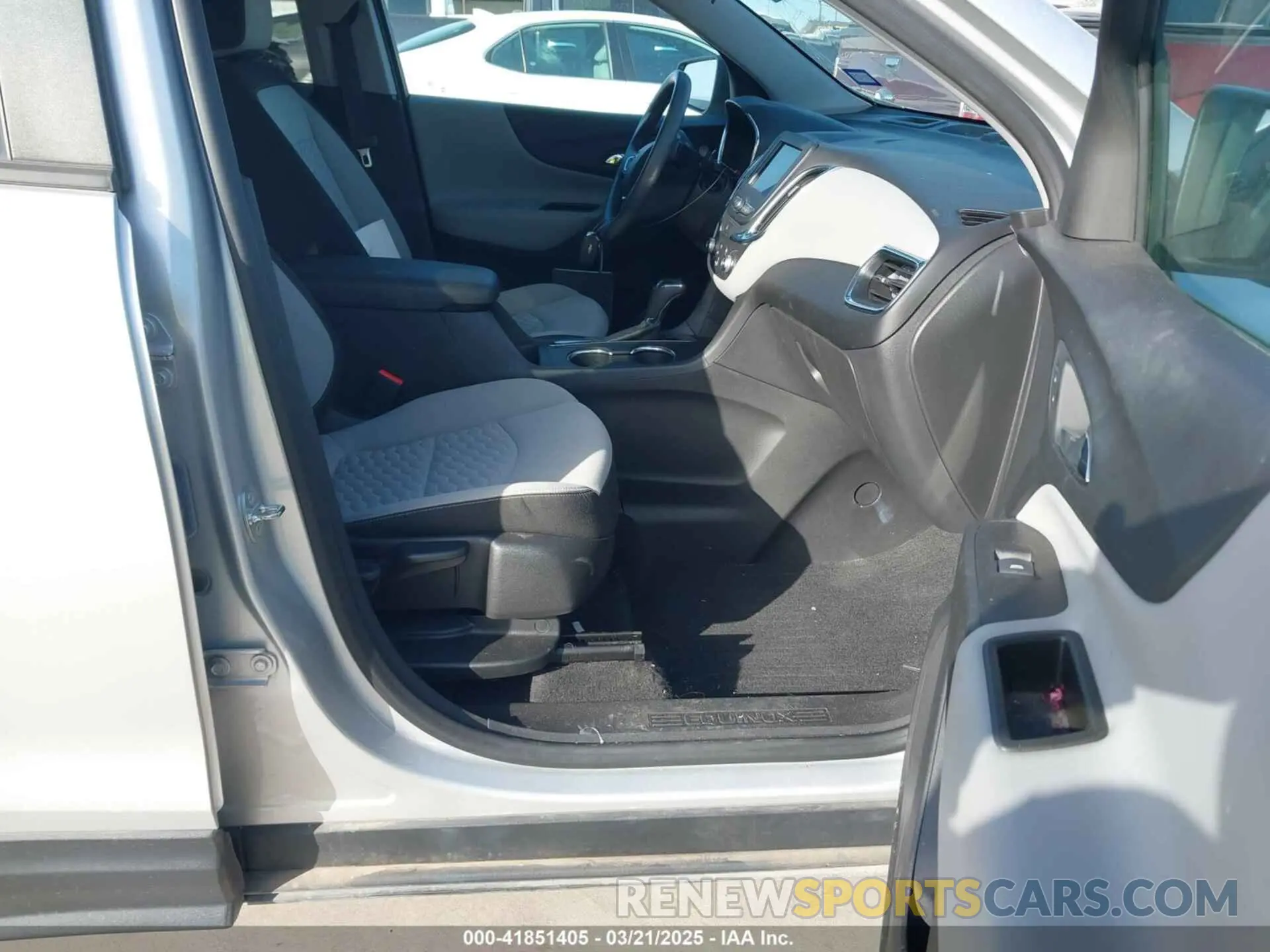 5 Фотография поврежденного автомобиля 3GNAXHEV6LS633156 CHEVROLET EQUINOX 2020