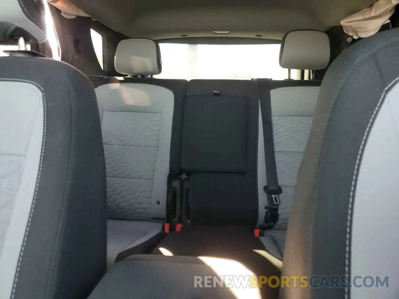 10 Фотография поврежденного автомобиля 3GNAXHEV6LS655352 CHEVROLET EQUINOX 2020