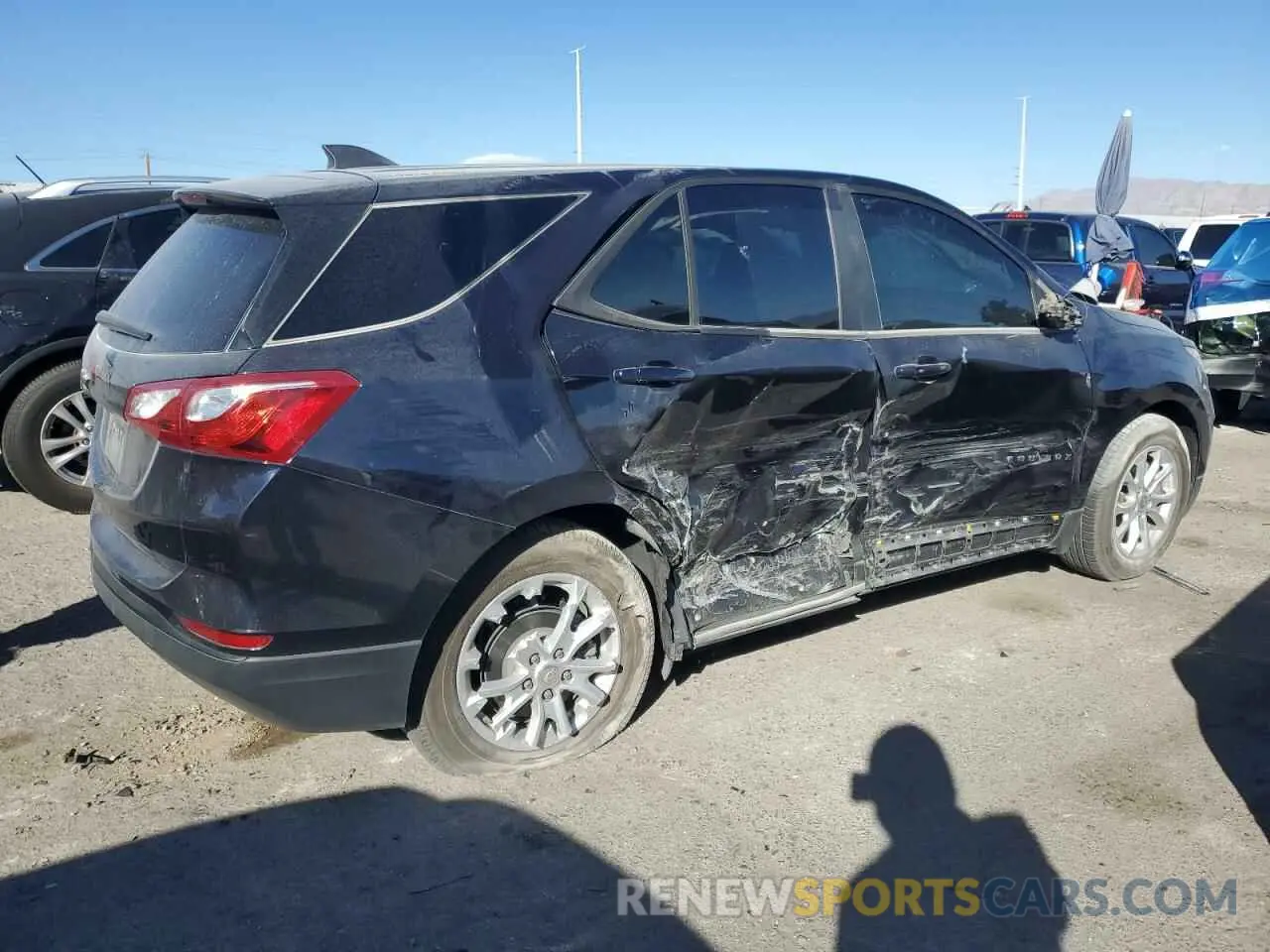 3 Фотография поврежденного автомобиля 3GNAXHEV6LS655352 CHEVROLET EQUINOX 2020