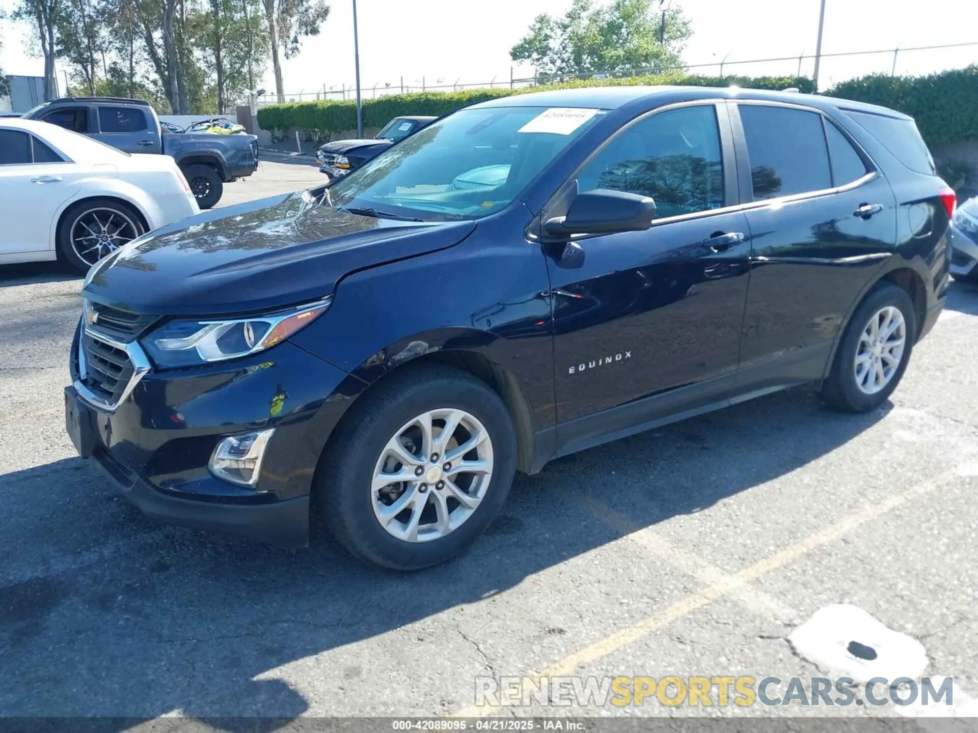 2 Фотография поврежденного автомобиля 3GNAXHEV6LS693678 CHEVROLET EQUINOX 2020