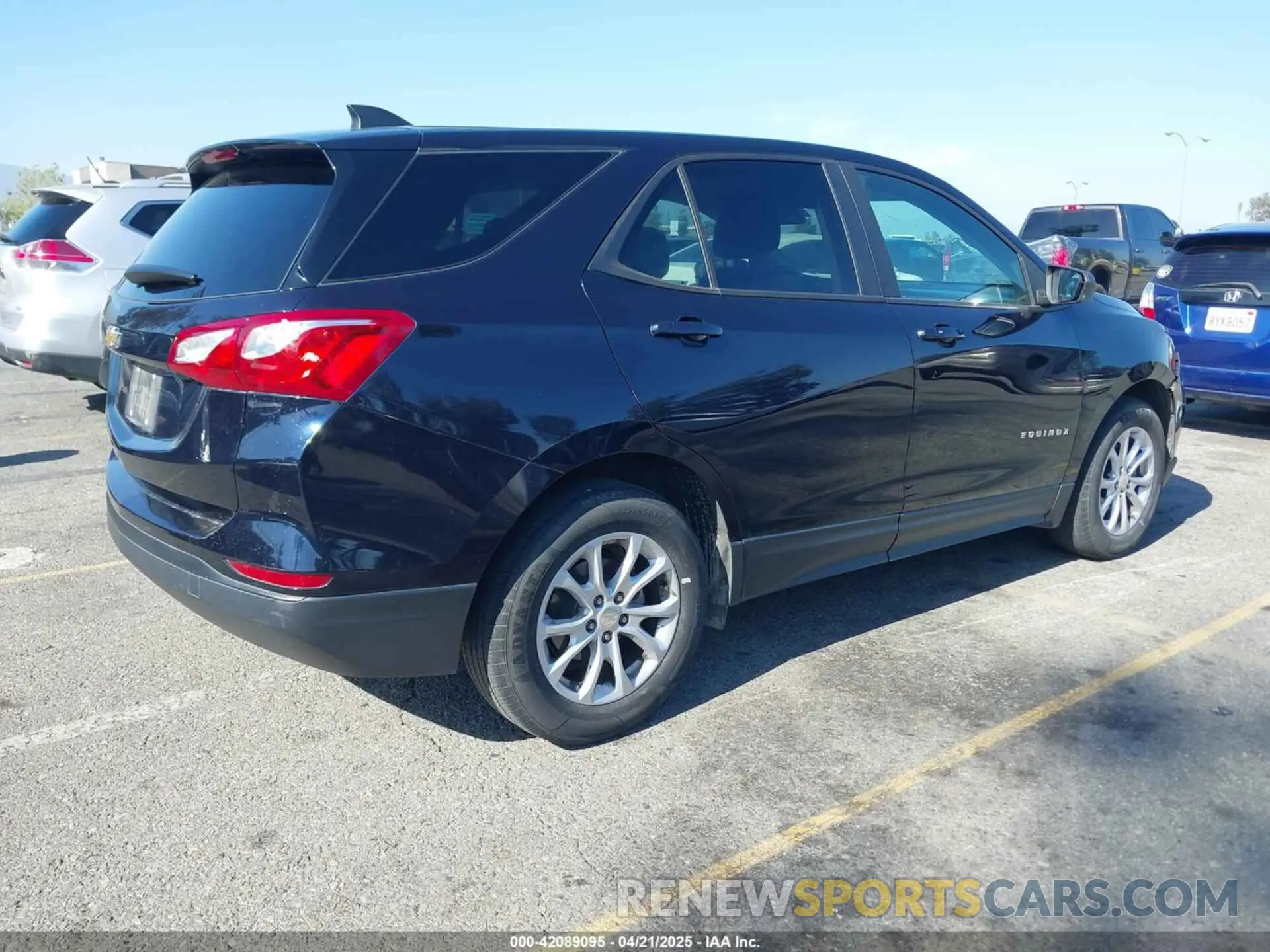 4 Фотография поврежденного автомобиля 3GNAXHEV6LS693678 CHEVROLET EQUINOX 2020