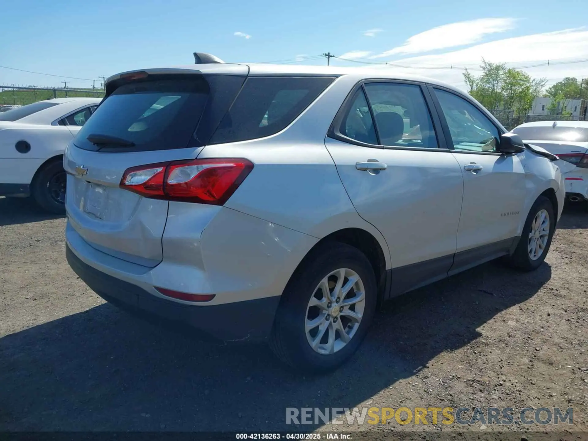 4 Photograph of a damaged car 3GNAXHEV7LS594089 CHEVROLET EQUINOX 2020