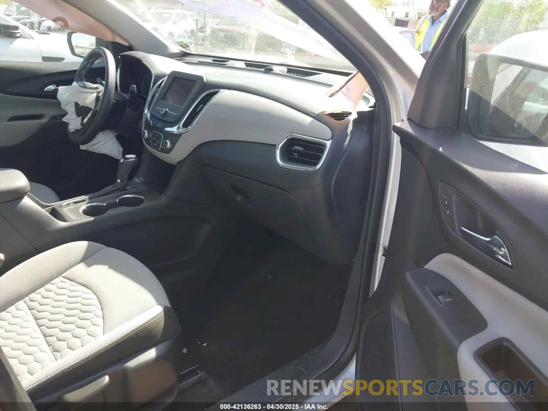 5 Photograph of a damaged car 3GNAXHEV7LS594089 CHEVROLET EQUINOX 2020