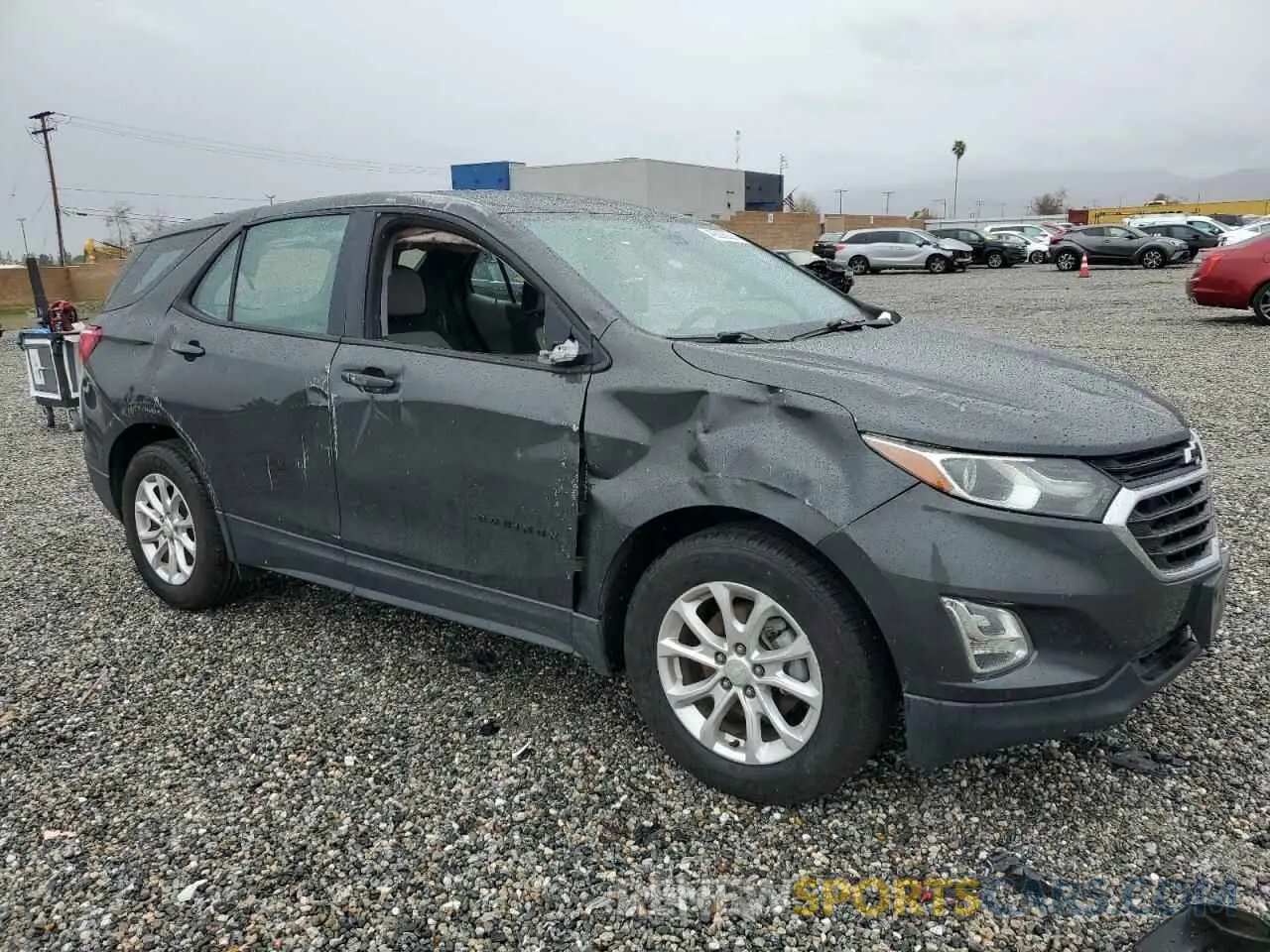 4 Photograph of a damaged car 3GNAXHEV8LS513472 CHEVROLET EQUINOX 2020