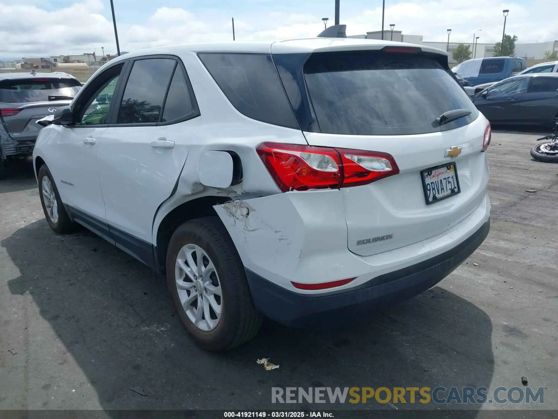 3 Фотография поврежденного автомобиля 3GNAXHEV8LS652064 CHEVROLET EQUINOX 2020
