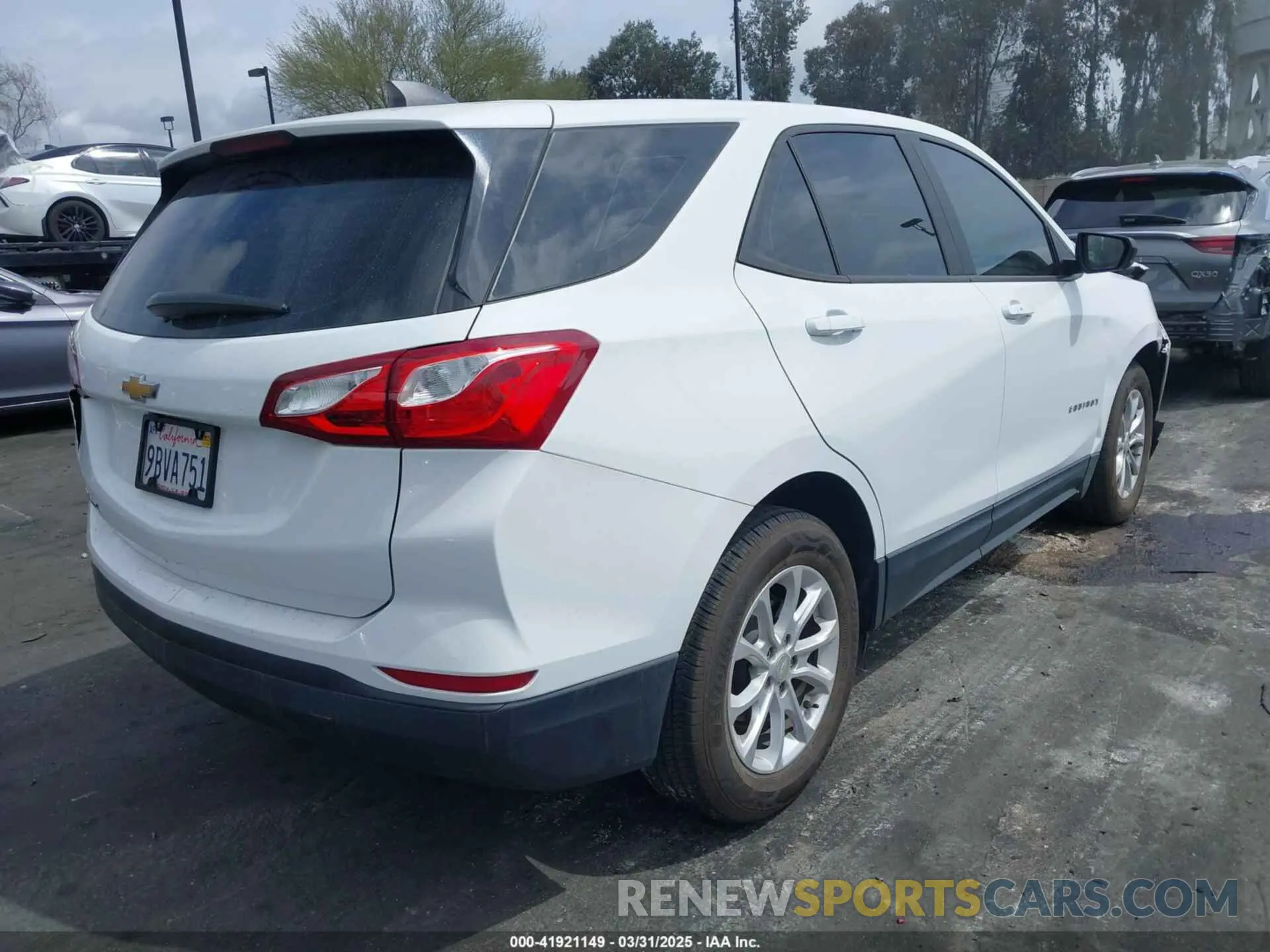 4 Фотография поврежденного автомобиля 3GNAXHEV8LS652064 CHEVROLET EQUINOX 2020