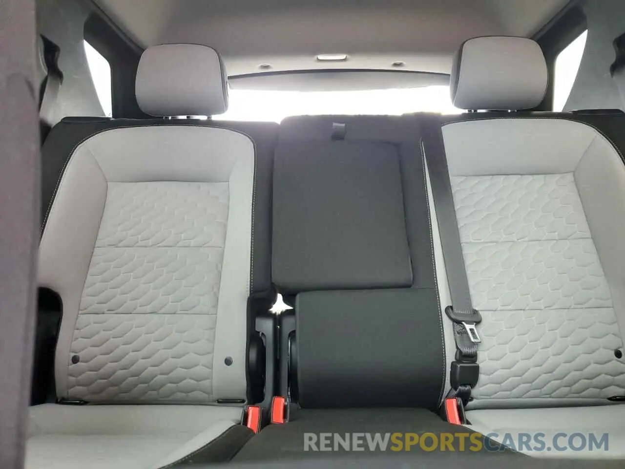 10 Photograph of a damaged car 3GNAXHEV8LS705118 CHEVROLET EQUINOX 2020