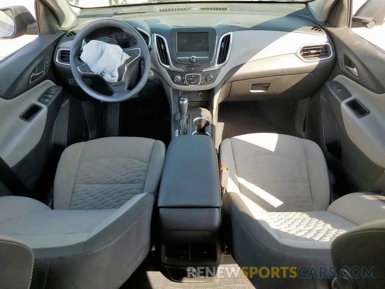 8 Photograph of a damaged car 3GNAXHEV9LS534556 CHEVROLET EQUINOX 2020