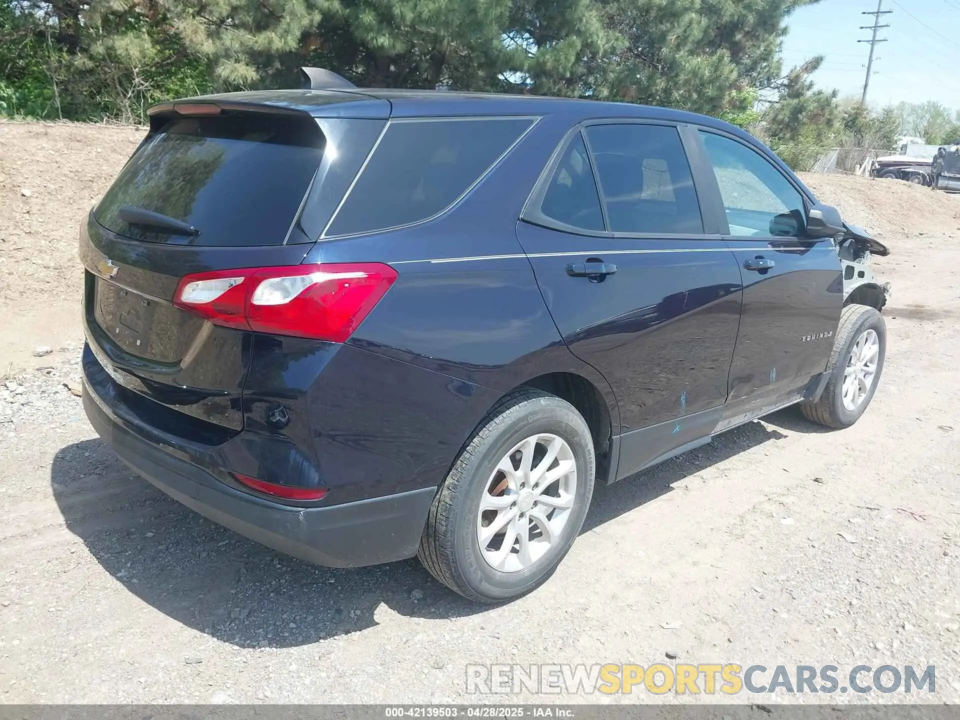 4 Photograph of a damaged car 3GNAXHEV9LS568447 CHEVROLET EQUINOX 2020