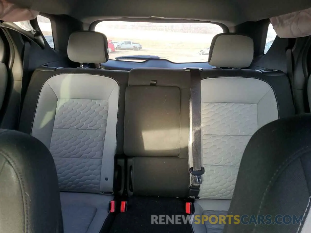 10 Photograph of a damaged car 3GNAXHEV9LS675613 CHEVROLET EQUINOX 2020