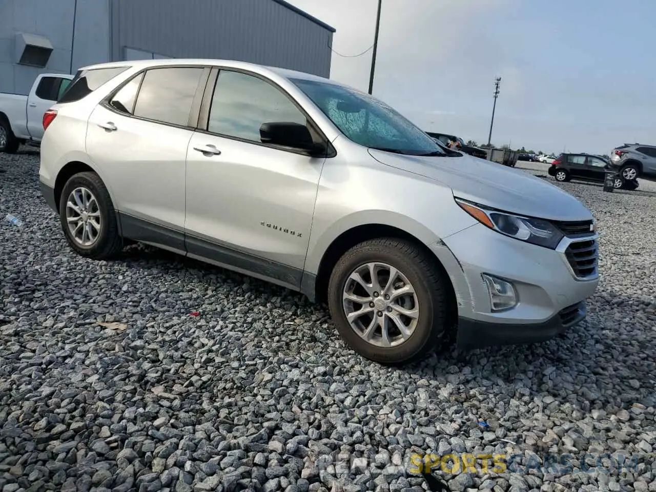 4 Photograph of a damaged car 3GNAXHEV9LS703314 CHEVROLET EQUINOX 2020