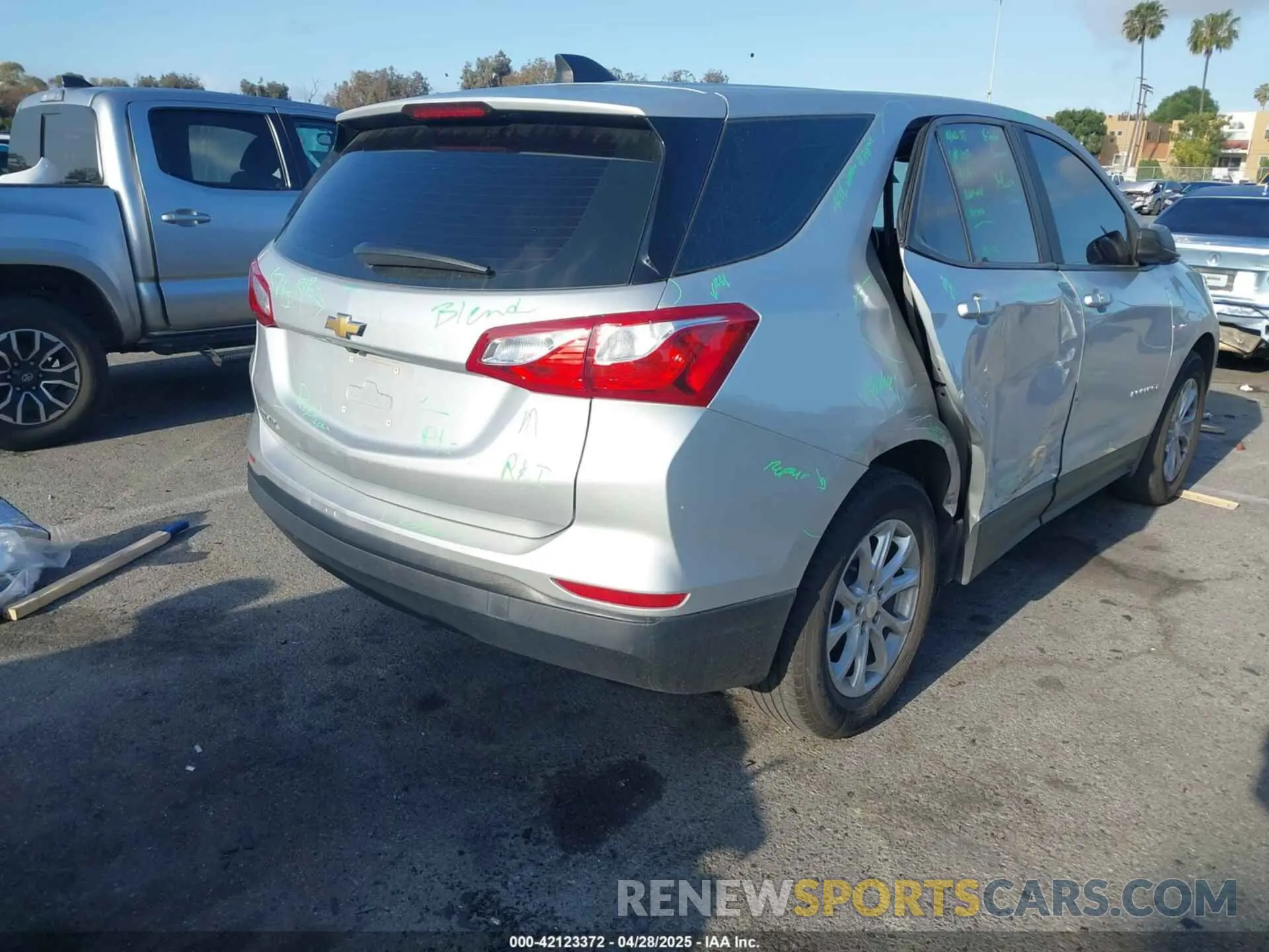 4 Photograph of a damaged car 3GNAXHEVXLS518026 CHEVROLET EQUINOX 2020