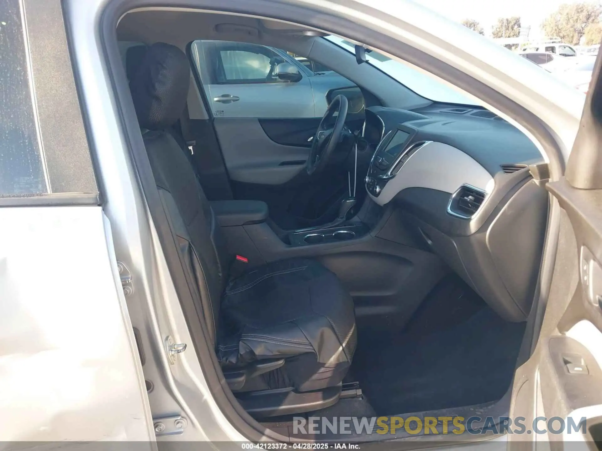 5 Photograph of a damaged car 3GNAXHEVXLS518026 CHEVROLET EQUINOX 2020