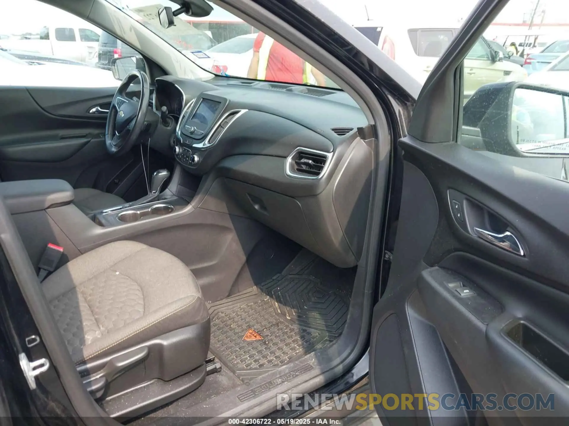 5 Photograph of a damaged car 3GNAXJEV0LL129638 CHEVROLET EQUINOX 2020
