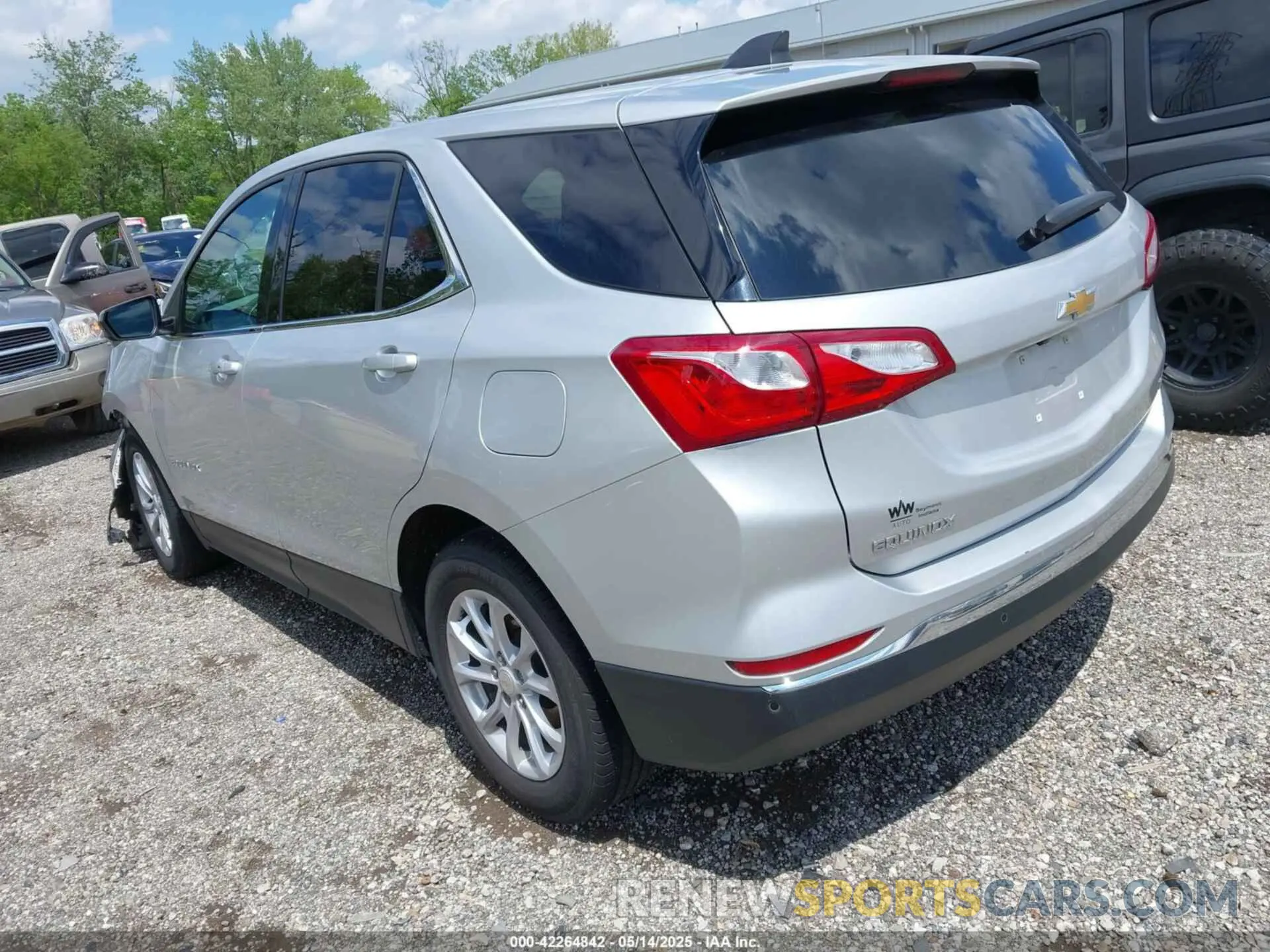 3 Photograph of a damaged car 3GNAXJEV3LS720987 CHEVROLET EQUINOX 2020