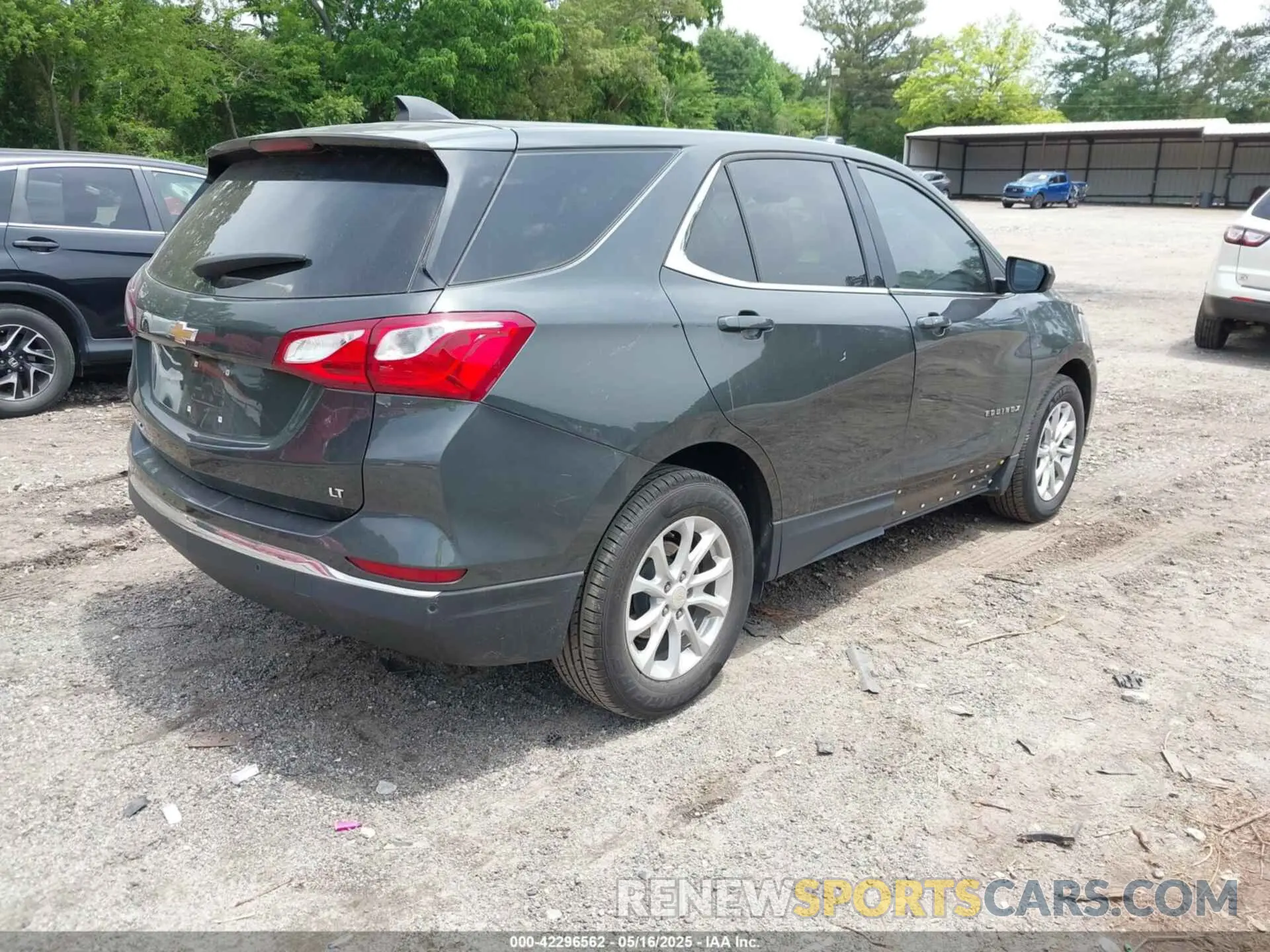 4 Photograph of a damaged car 3GNAXJEV5LS522377 CHEVROLET EQUINOX 2020