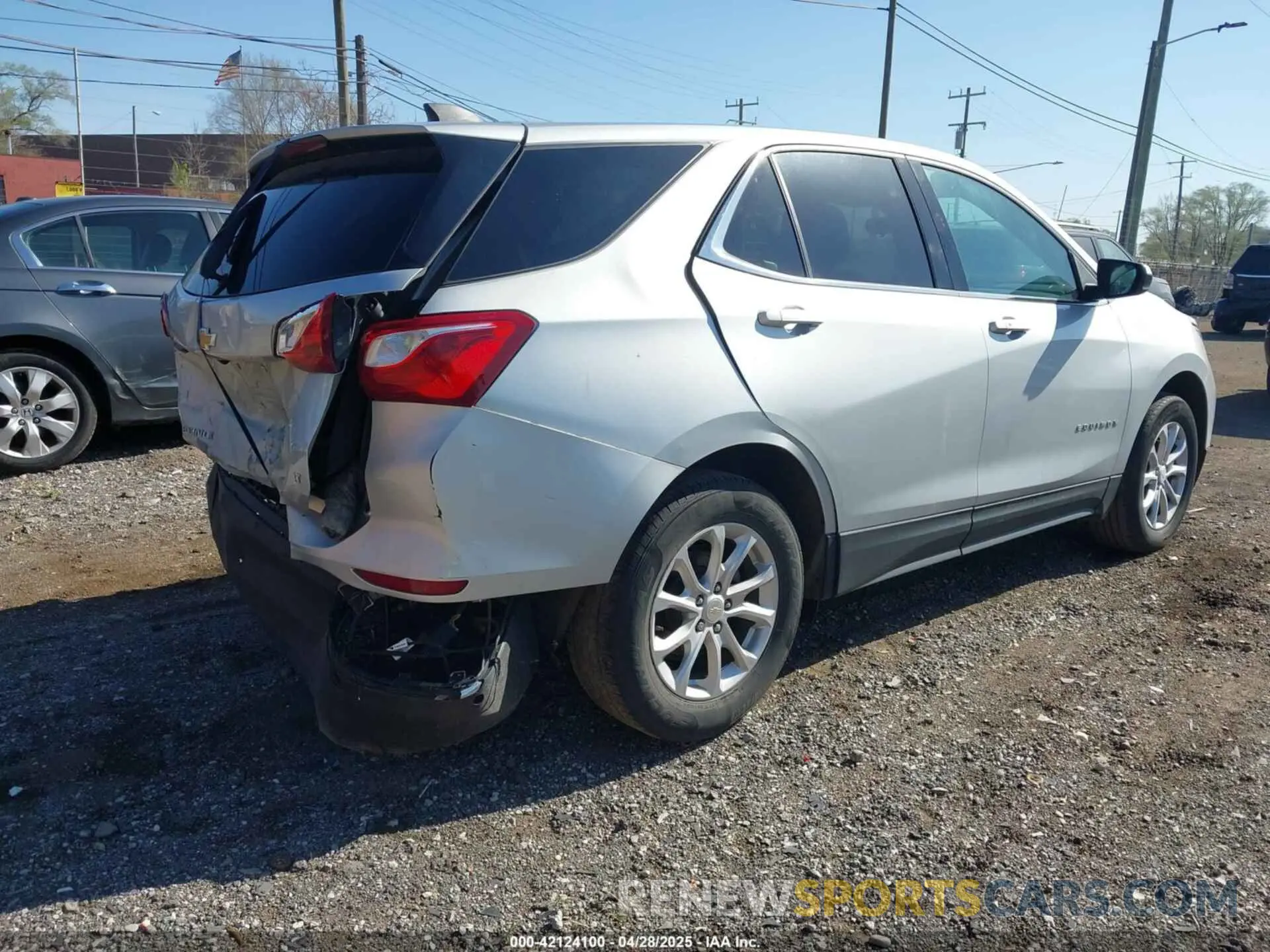 4 Photograph of a damaged car 3GNAXJEV8LL287144 CHEVROLET EQUINOX 2020