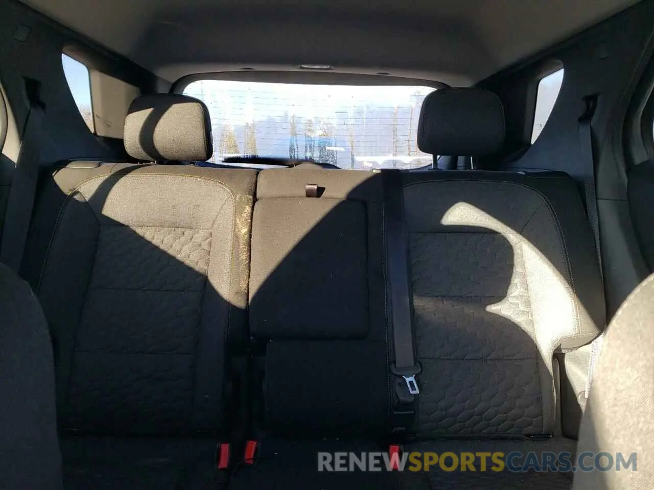 10 Photograph of a damaged car 3GNAXJEV8LS670605 CHEVROLET EQUINOX 2020