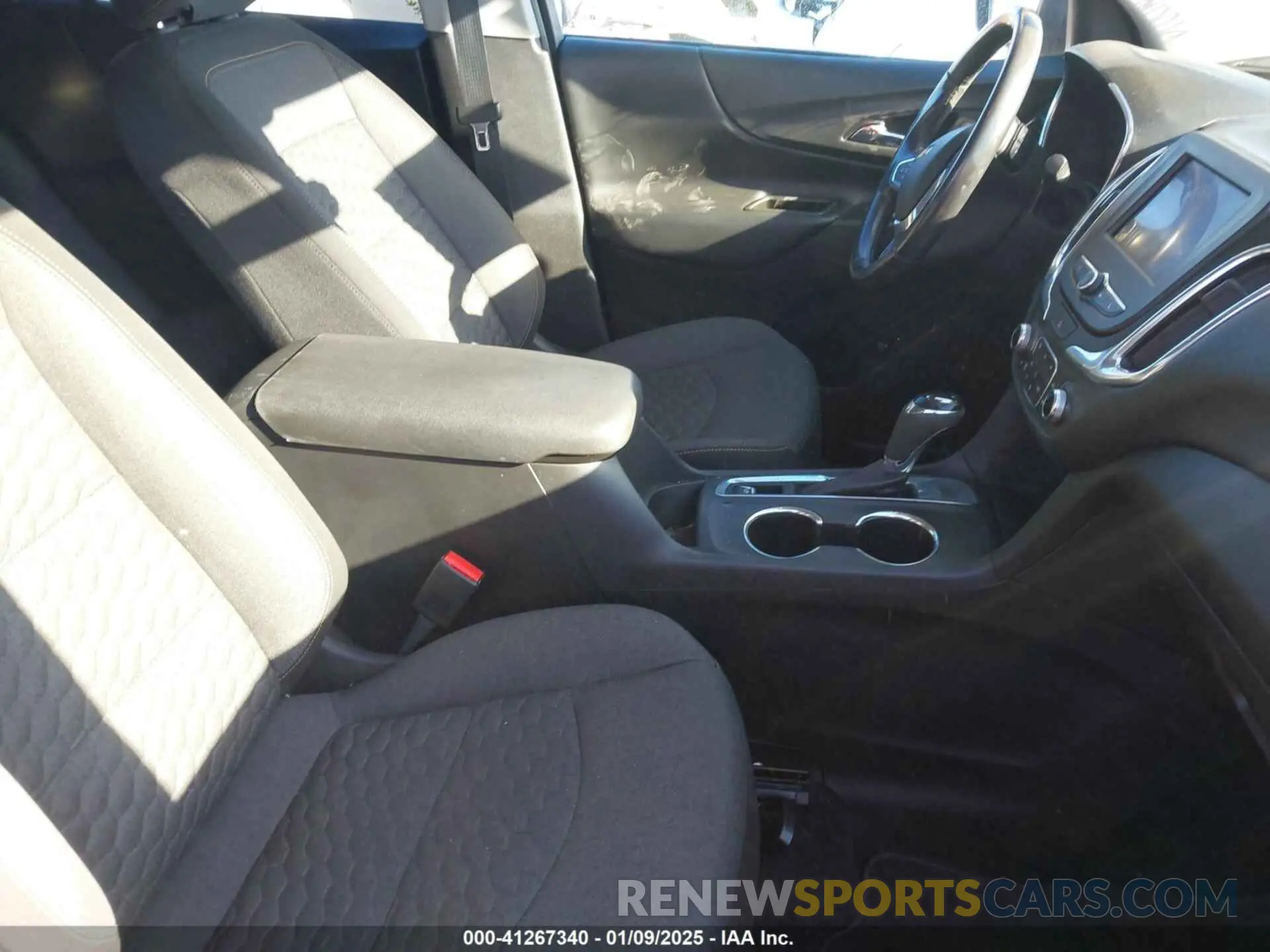 5 Photograph of a damaged car 3GNAXJEV9LL200691 CHEVROLET EQUINOX 2020