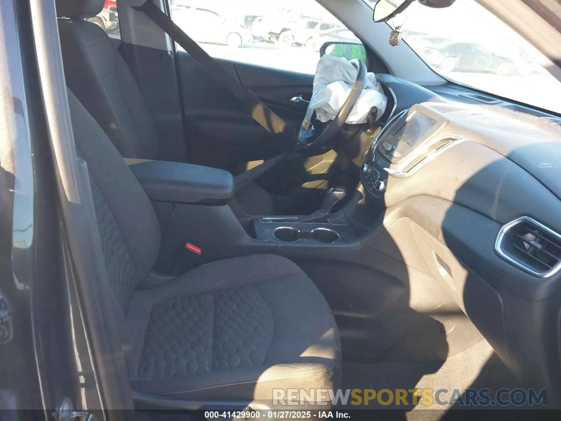 5 Фотография поврежденного автомобиля 3GNAXJEV9LS512452 CHEVROLET EQUINOX 2020