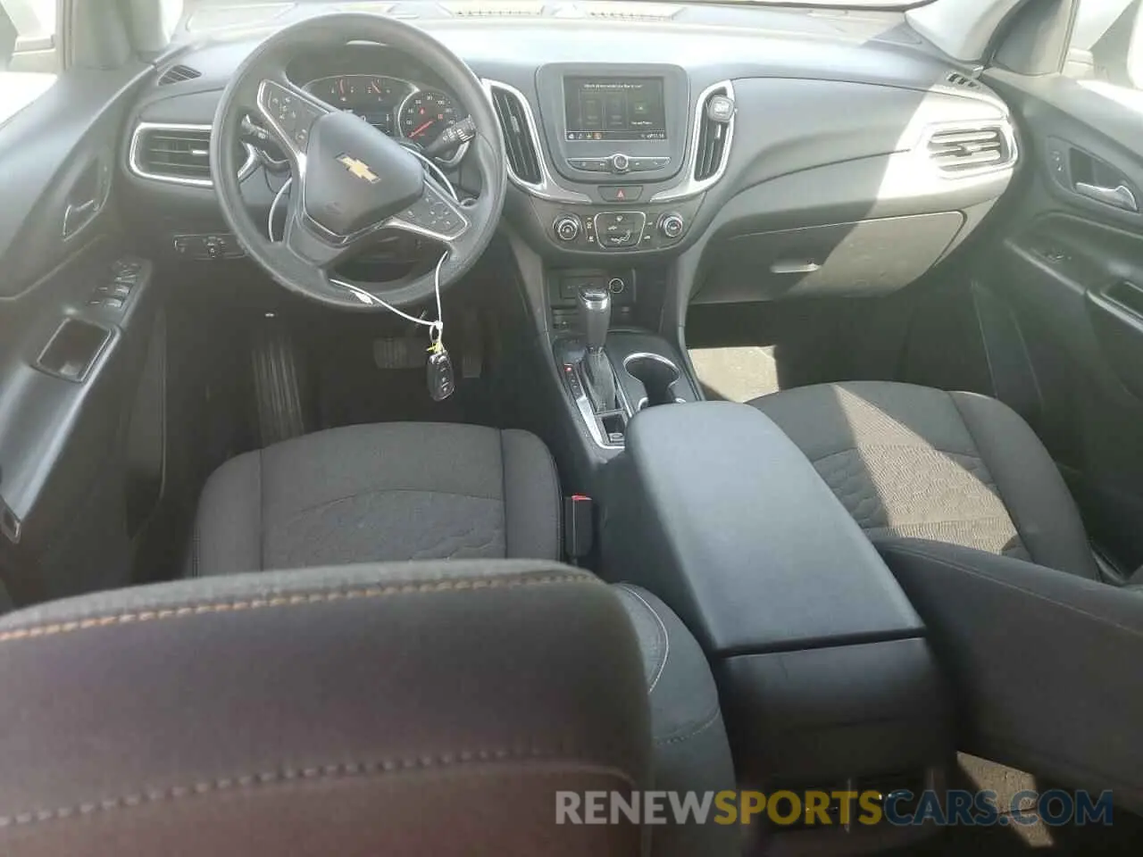 8 Photograph of a damaged car 3GNAXJEV9LS730715 CHEVROLET EQUINOX 2020