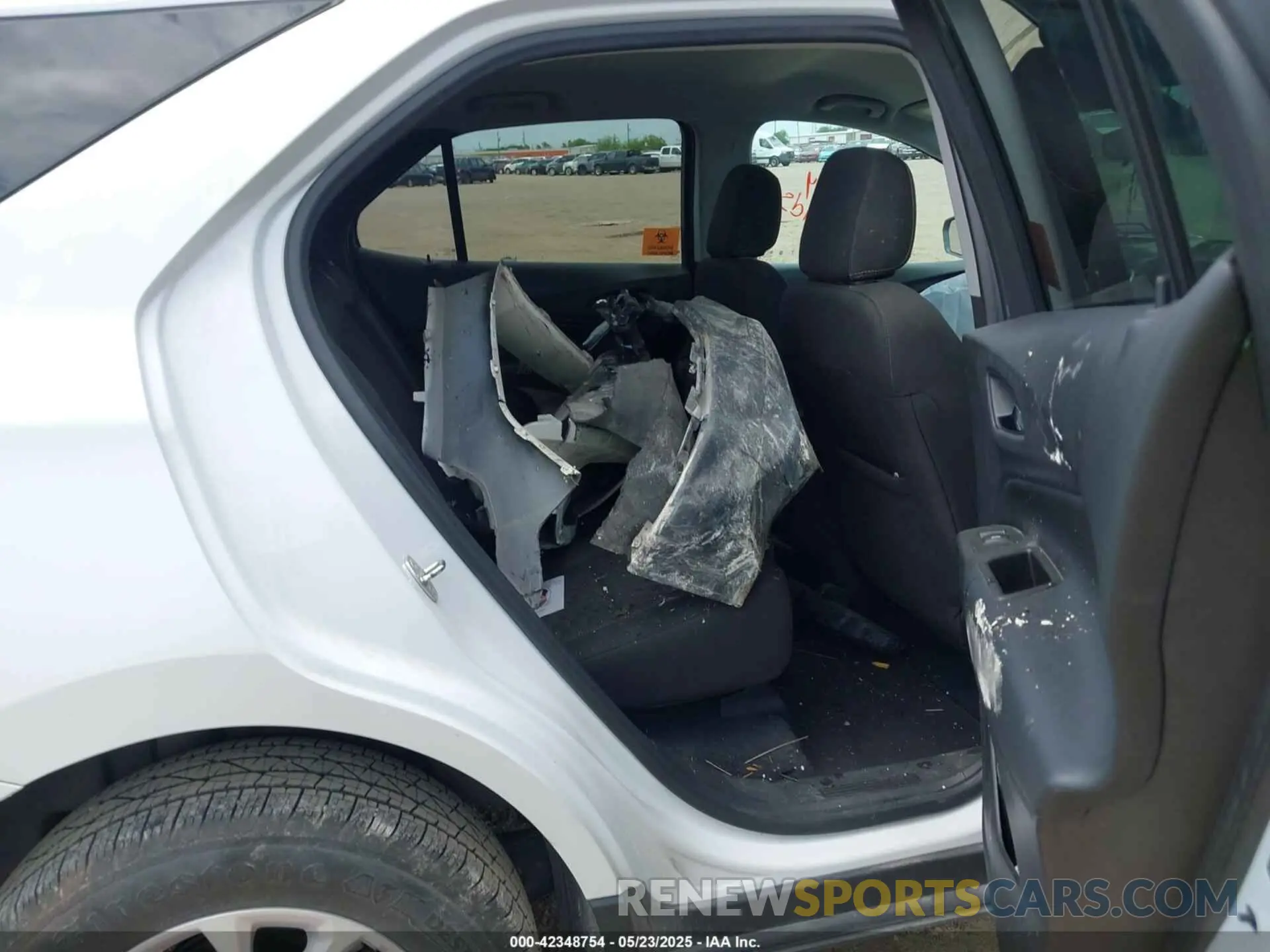 8 Photograph of a damaged car 3GNAXKEV0LL286219 CHEVROLET EQUINOX 2020
