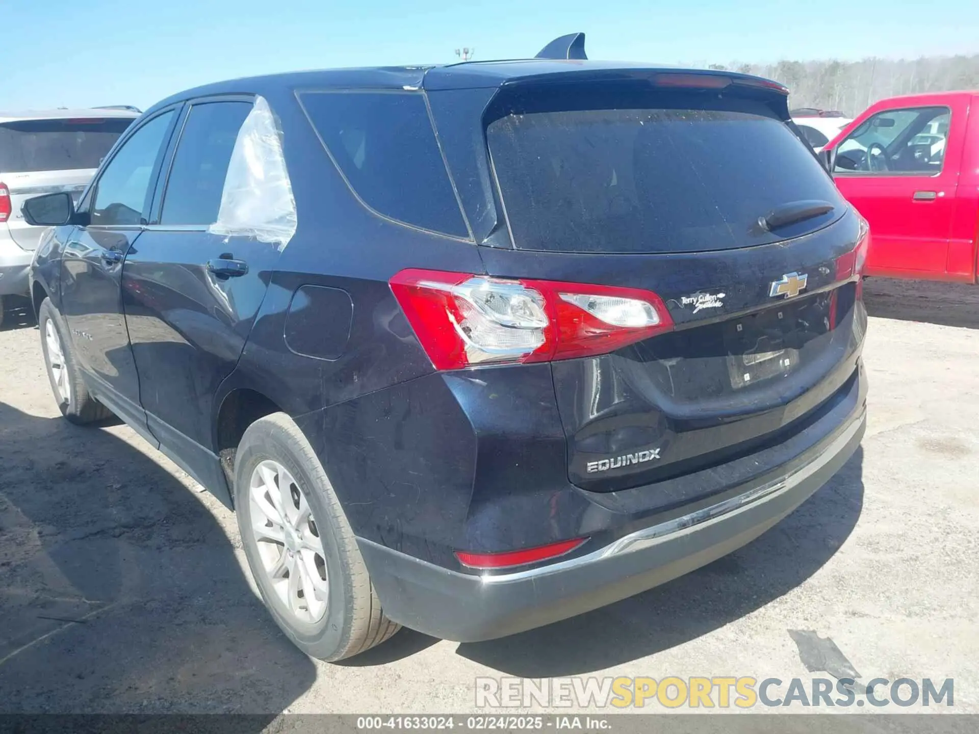 3 Photograph of a damaged car 3GNAXKEV0LS702680 CHEVROLET EQUINOX 2020