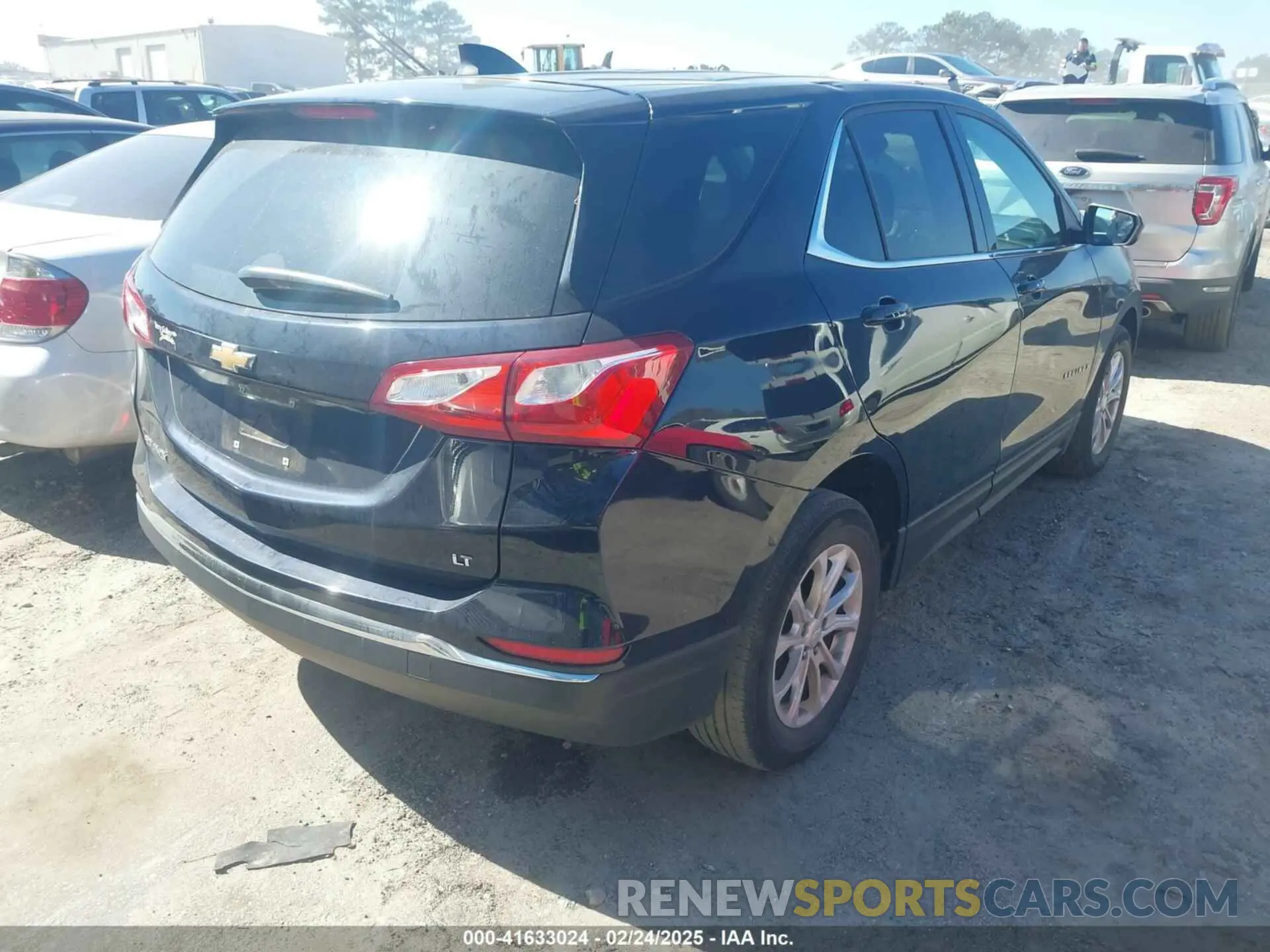 4 Photograph of a damaged car 3GNAXKEV0LS702680 CHEVROLET EQUINOX 2020