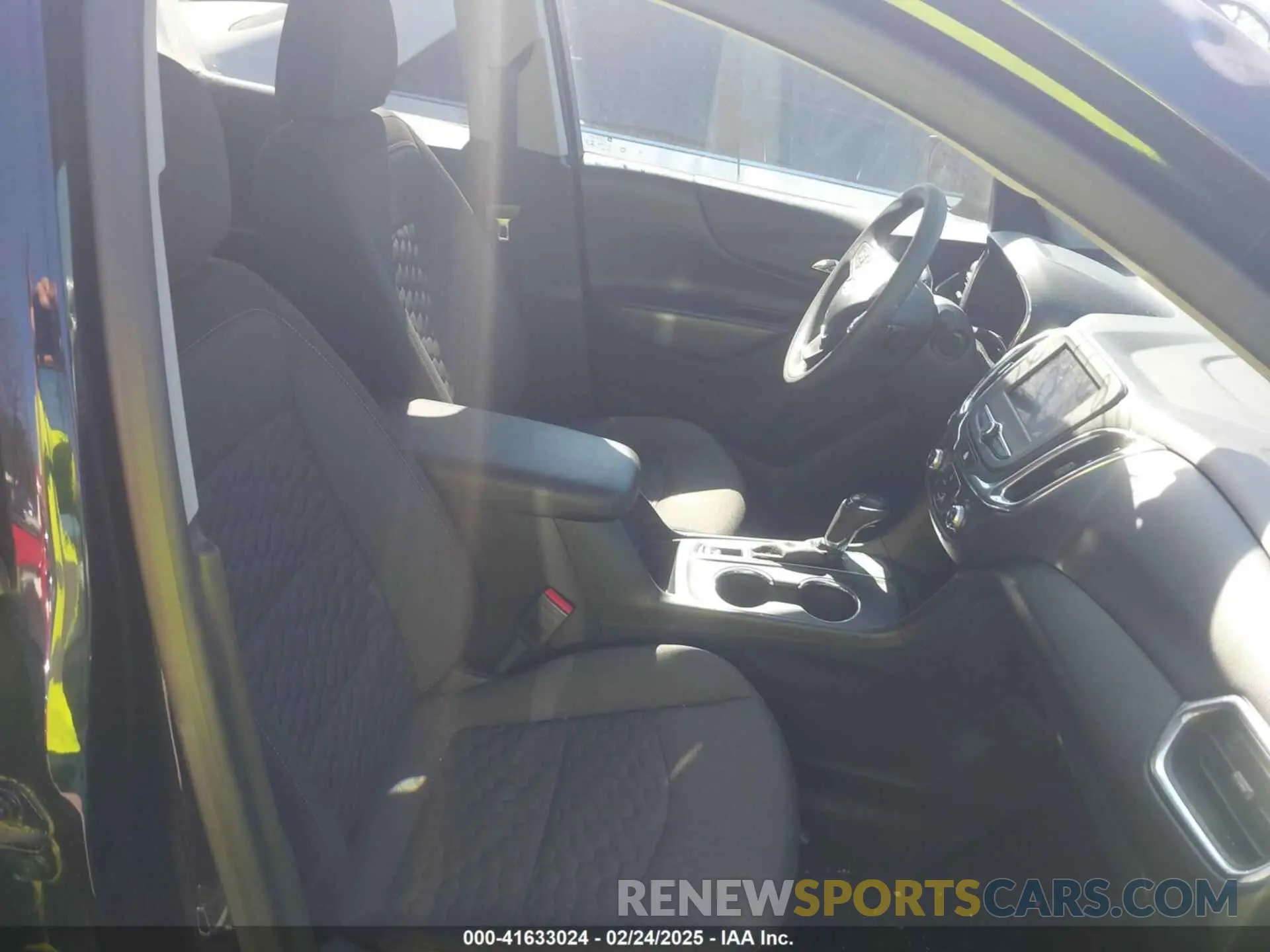 5 Photograph of a damaged car 3GNAXKEV0LS702680 CHEVROLET EQUINOX 2020