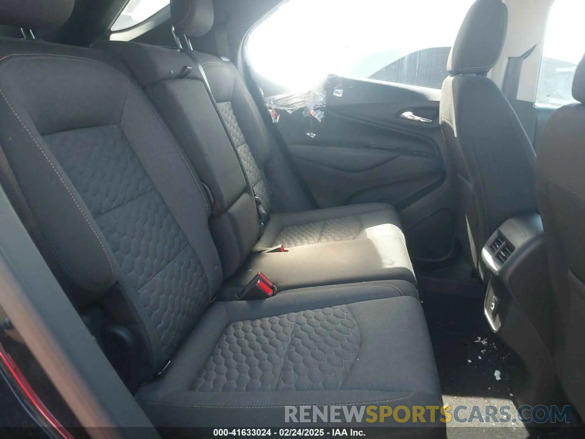 8 Photograph of a damaged car 3GNAXKEV0LS702680 CHEVROLET EQUINOX 2020