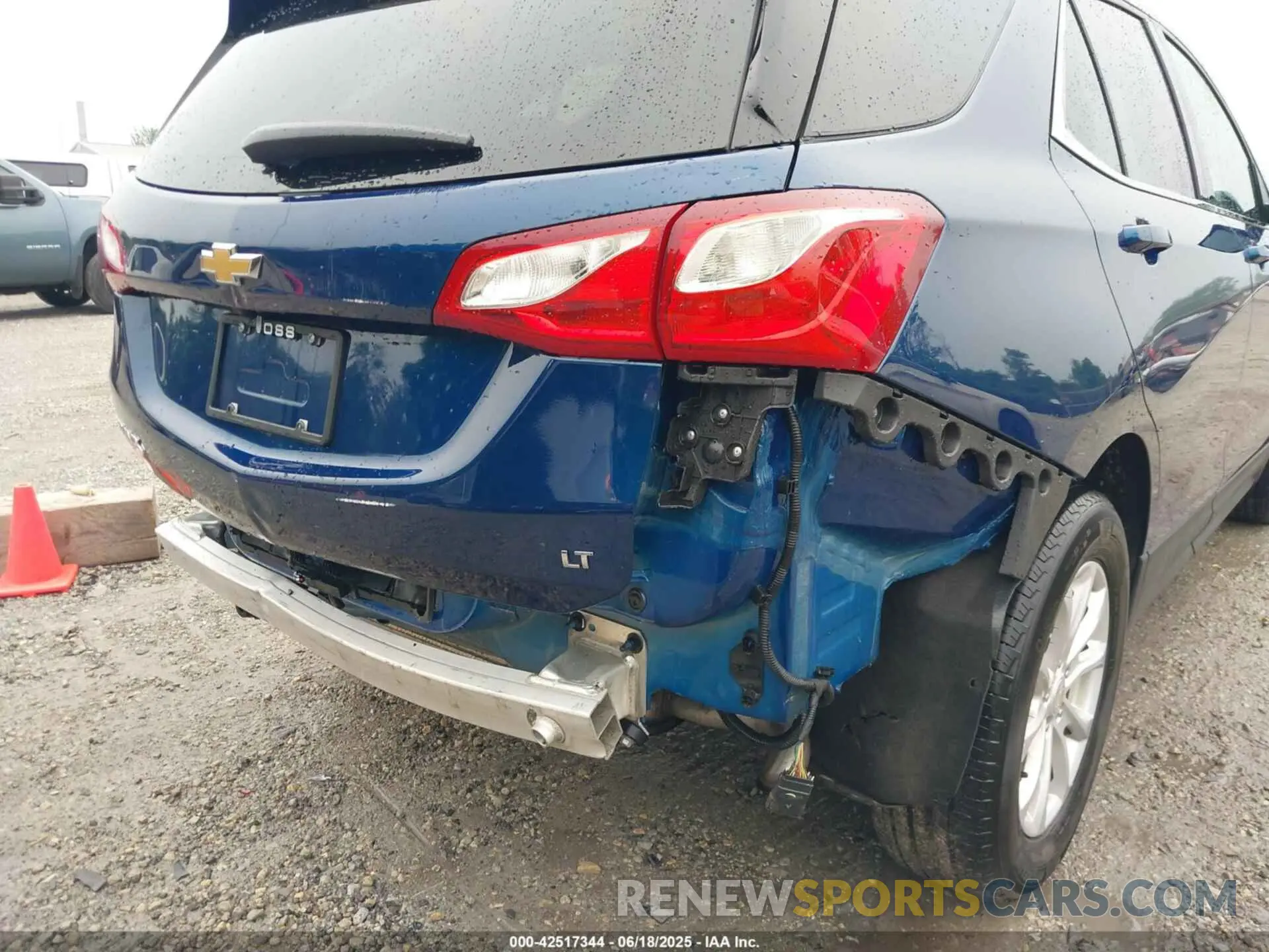 19 Photograph of a damaged car 3GNAXKEV1LL334665 CHEVROLET EQUINOX 2020
