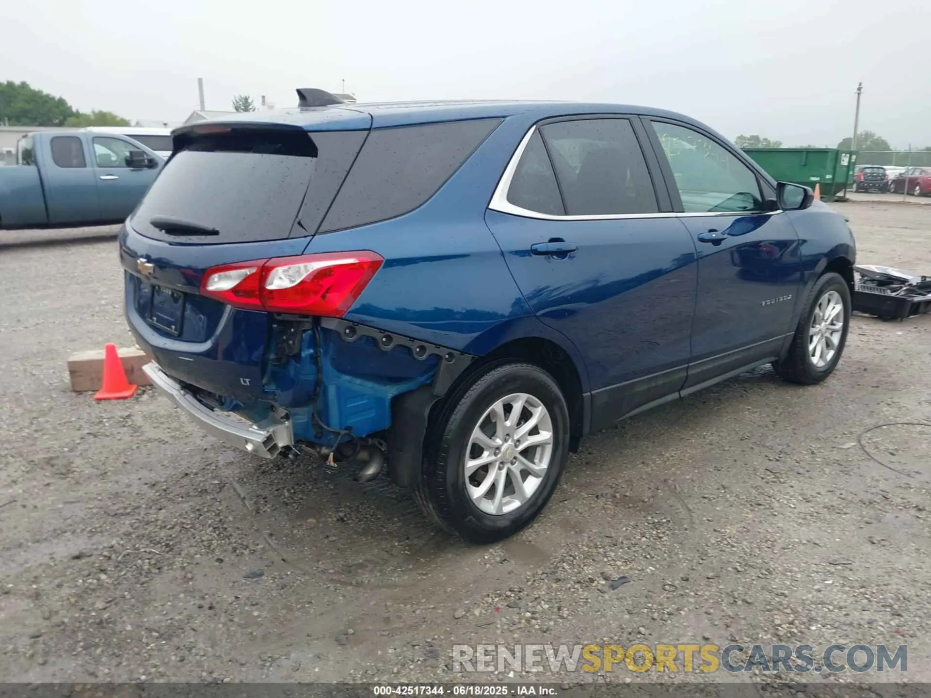 4 Photograph of a damaged car 3GNAXKEV1LL334665 CHEVROLET EQUINOX 2020