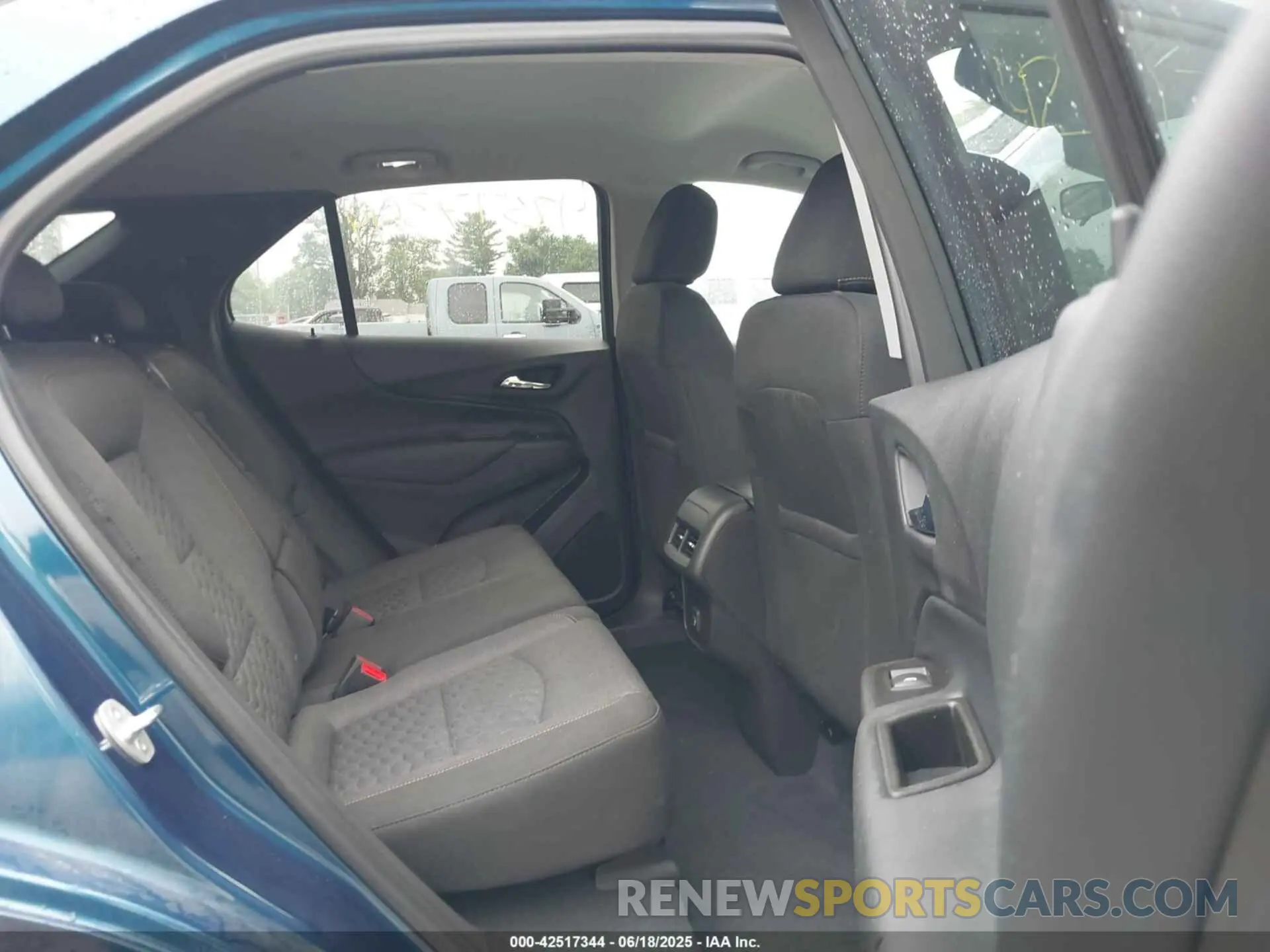 8 Photograph of a damaged car 3GNAXKEV1LL334665 CHEVROLET EQUINOX 2020