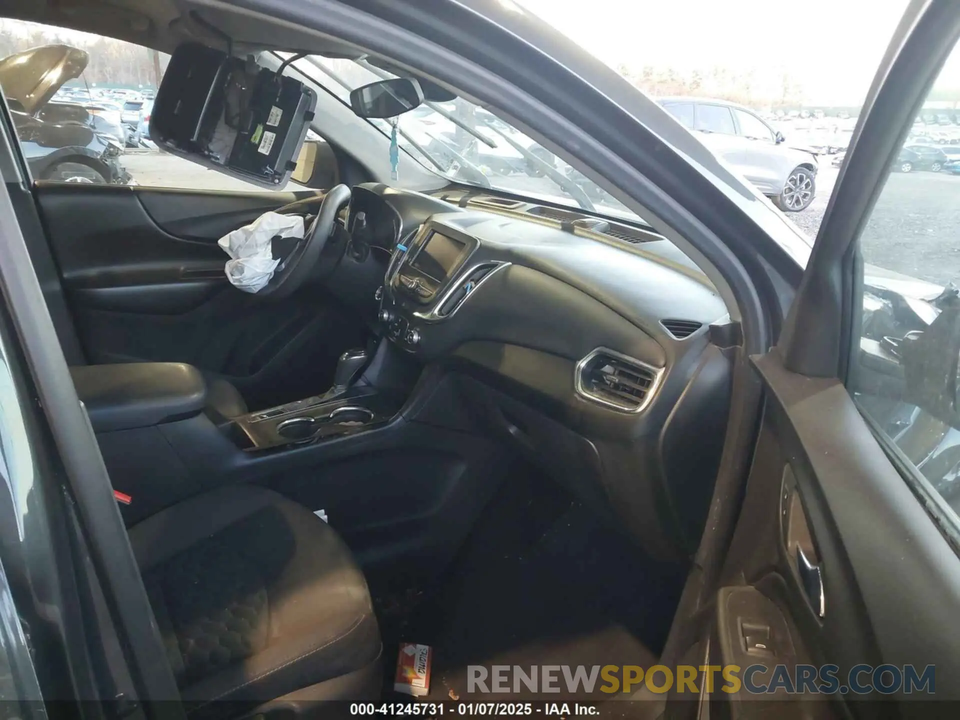 5 Photograph of a damaged car 3GNAXKEV1LS526500 CHEVROLET EQUINOX 2020