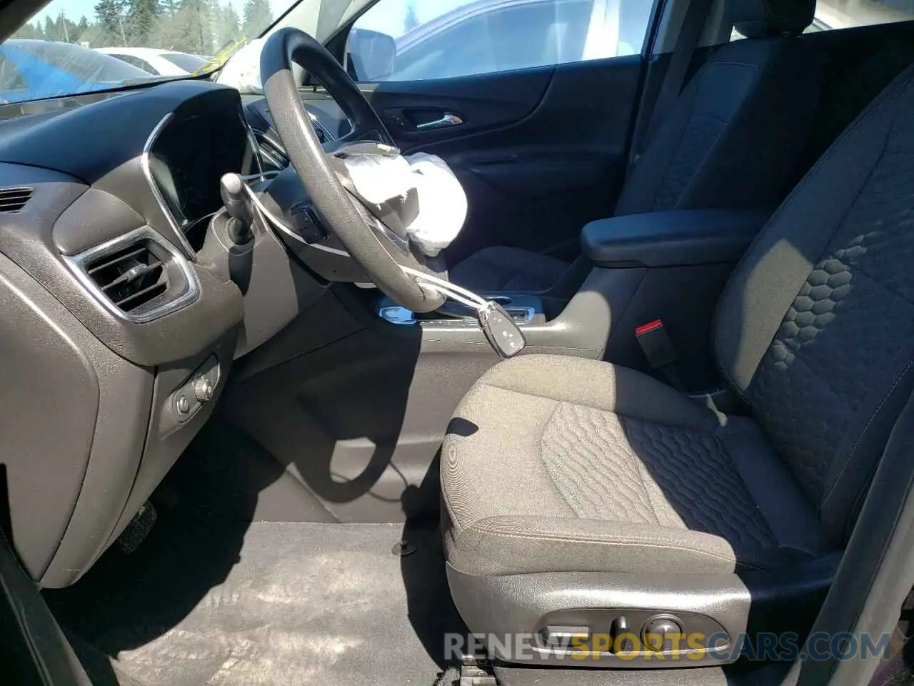 7 Фотография поврежденного автомобиля 3GNAXKEV2LS511052 CHEVROLET EQUINOX 2020