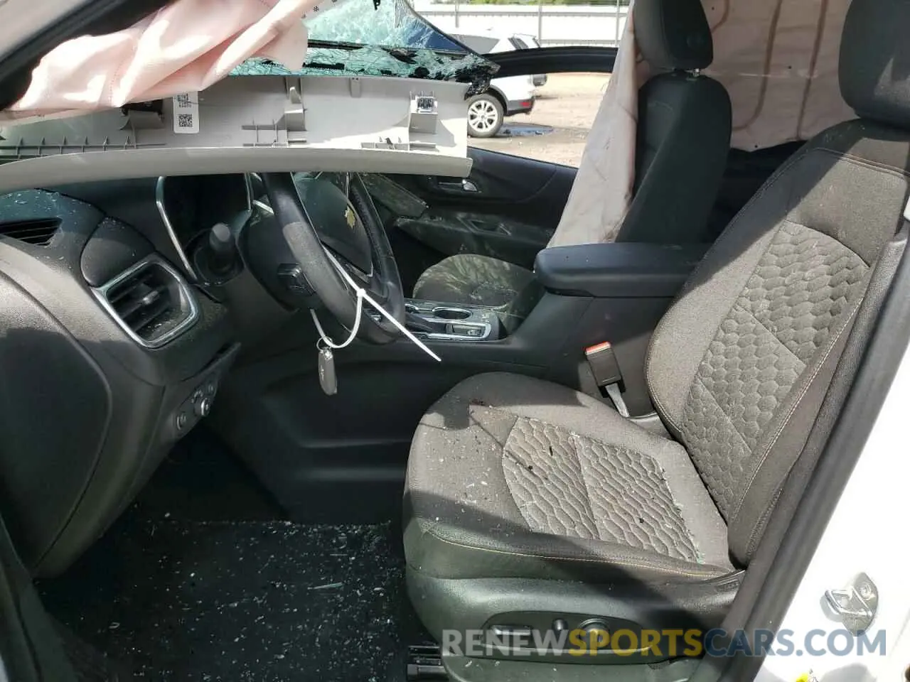 7 Photograph of a damaged car 3GNAXKEV3LL283427 CHEVROLET EQUINOX 2020