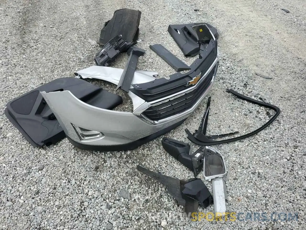 13 Photograph of a damaged car 3GNAXKEV4LS505639 CHEVROLET EQUINOX 2020